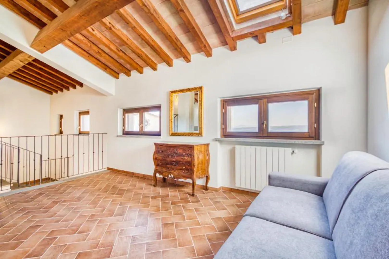 Bright Apt With Terrace and Shared Pool