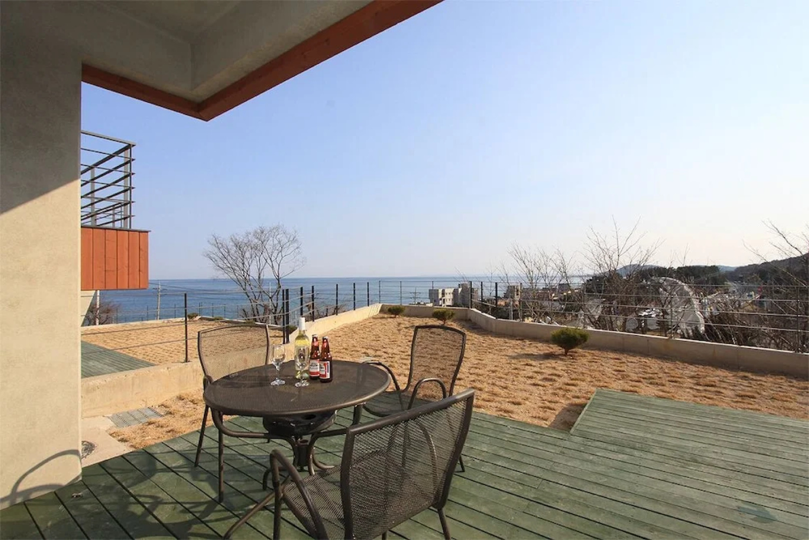 Blue Road Town Pension-Crystal