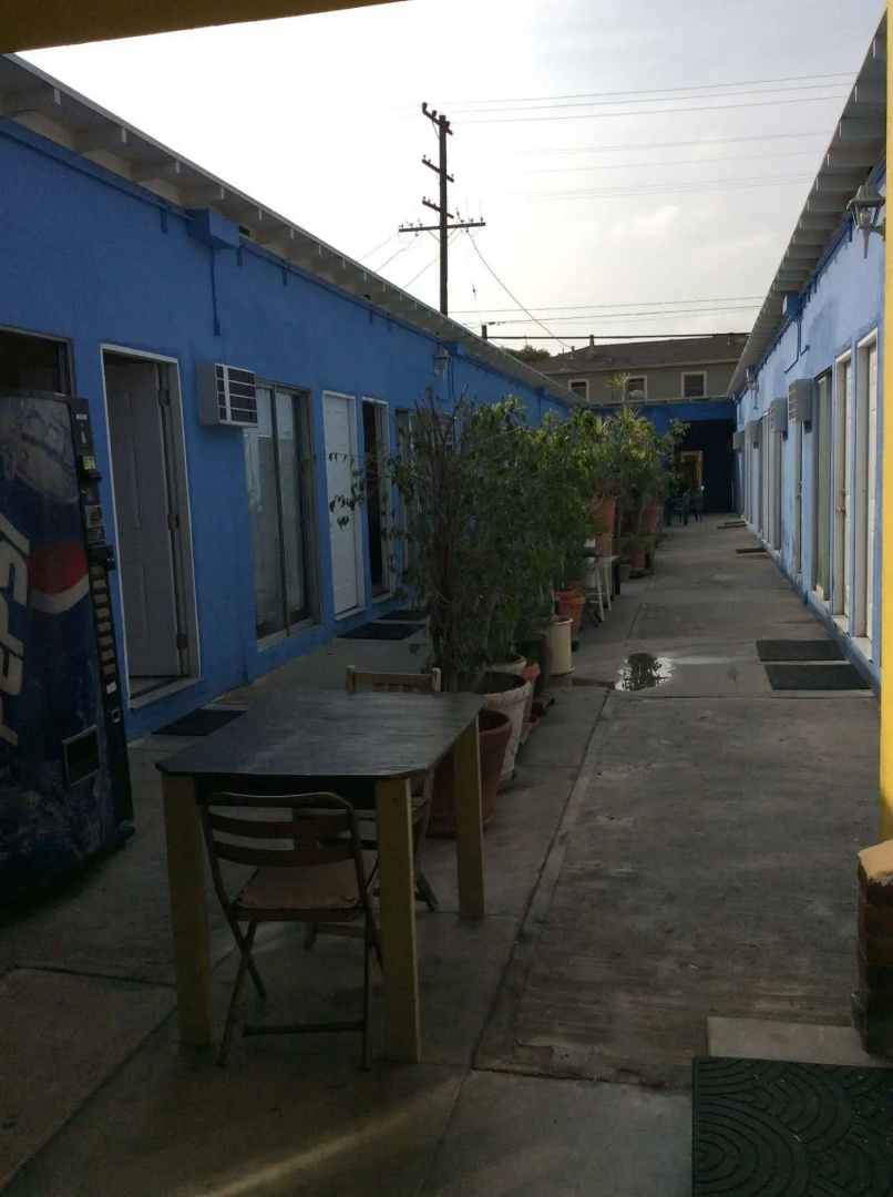 Pavilions Motel