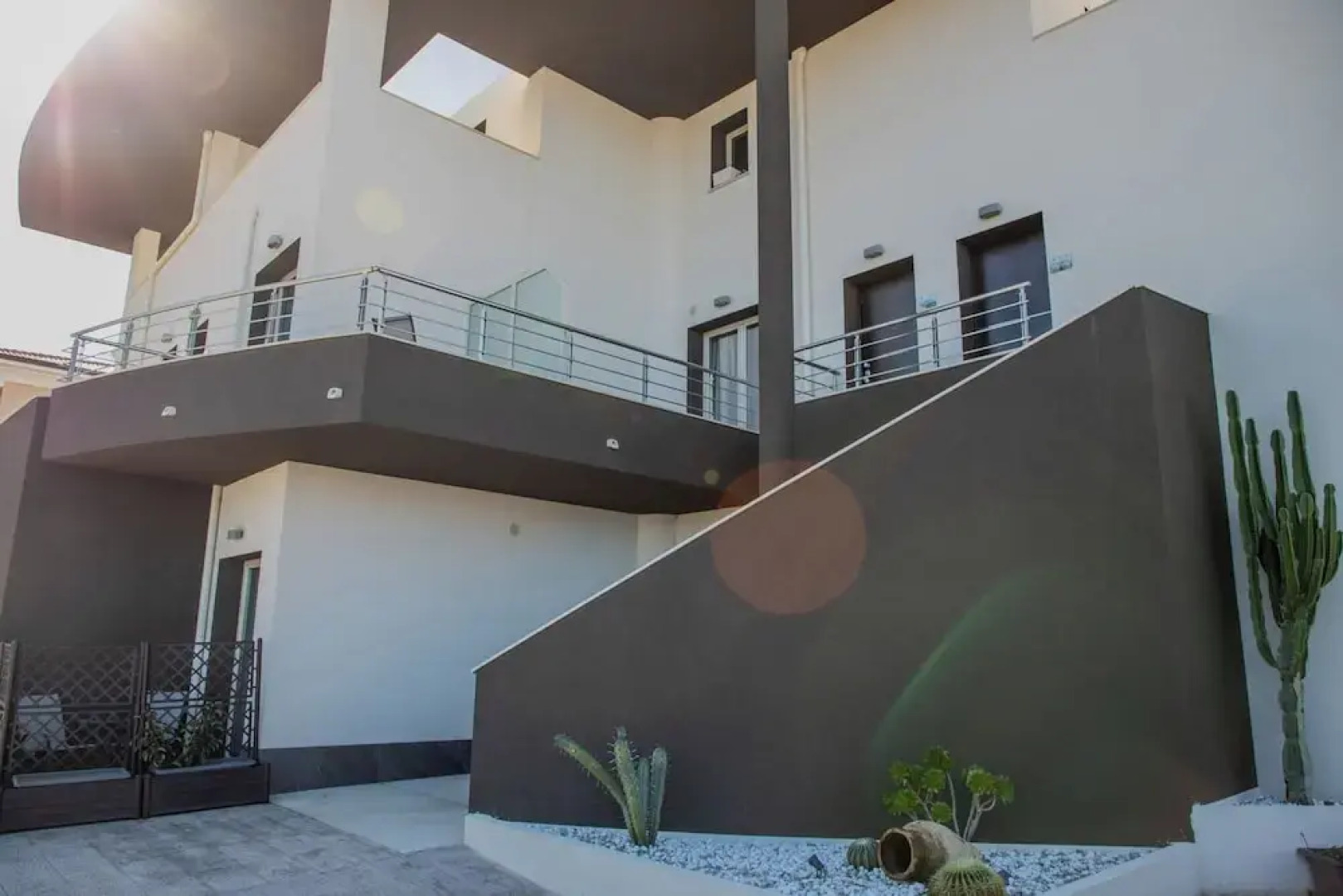 Residence con Piscina e Giardino