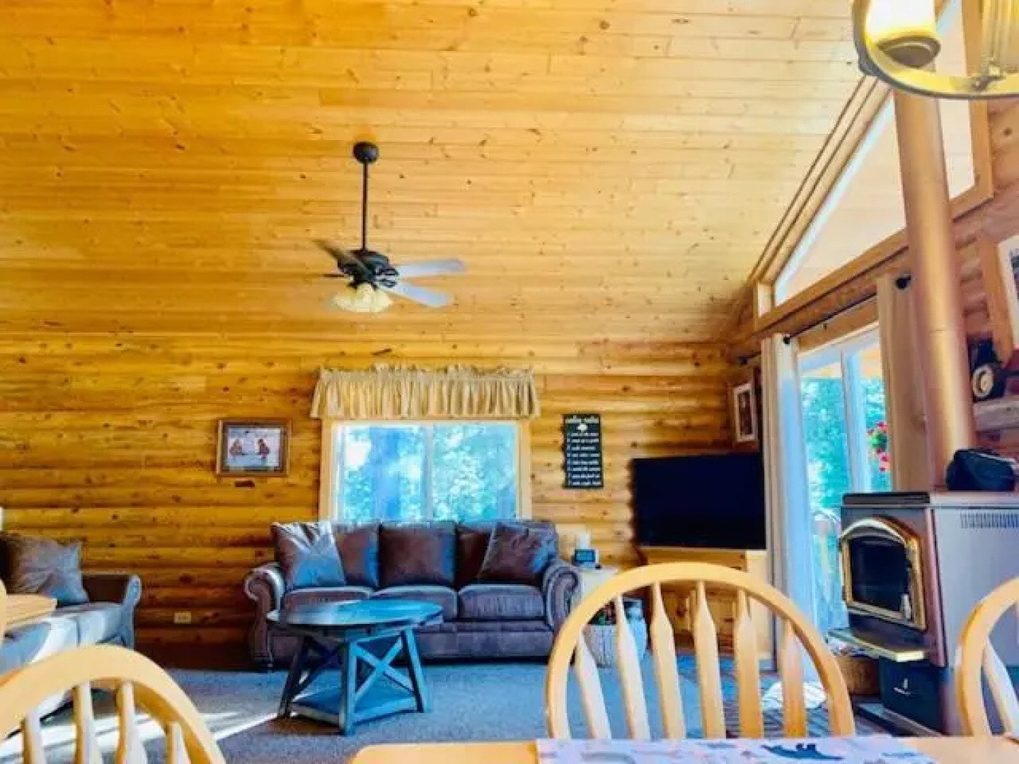 Adventure Awaits 3King Bed,2Bath Log Cabin in heart of Duck Creek Village!