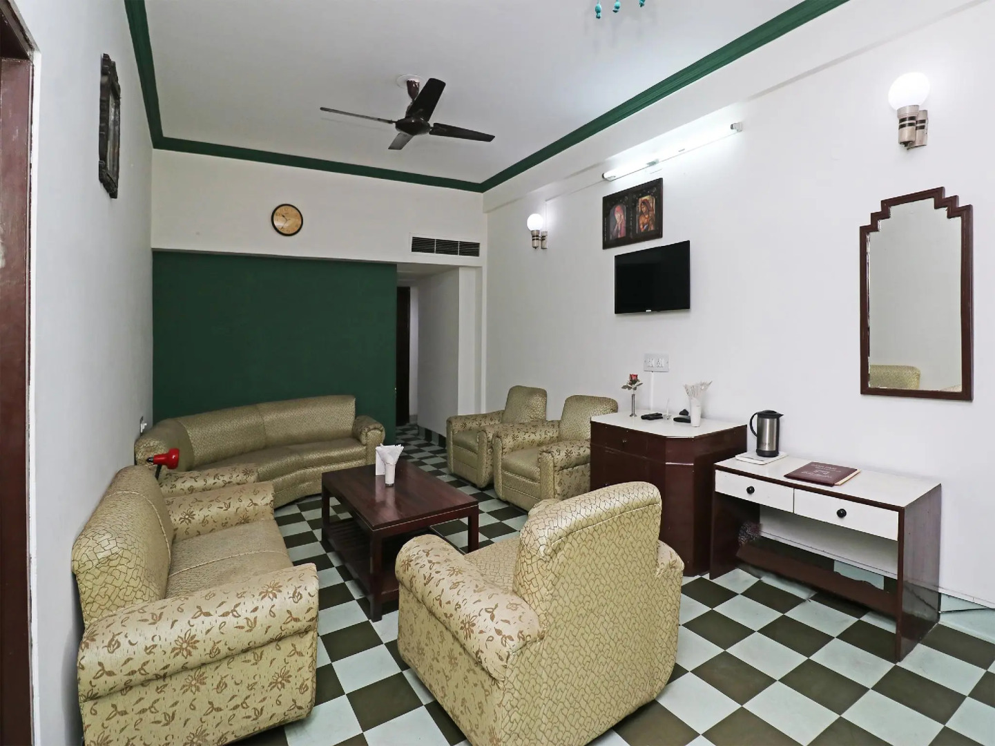 Collection O 29566 Hotel Mid Town