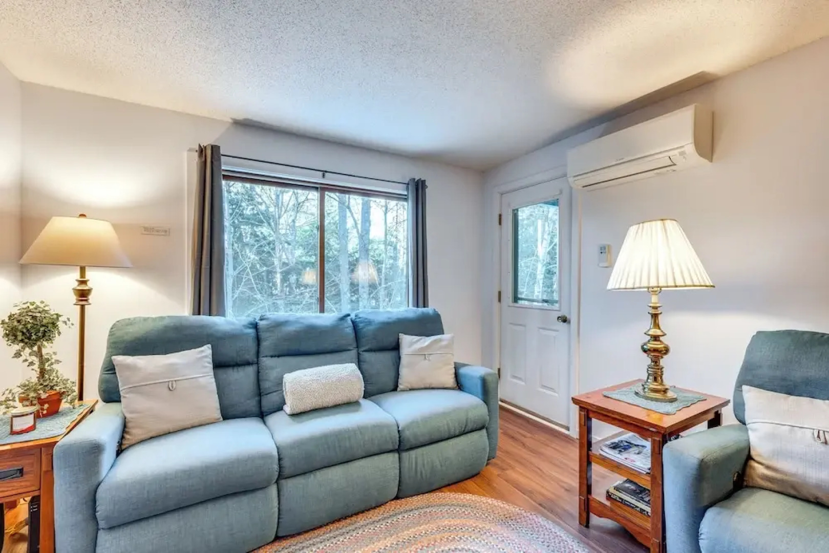 Inviting Bartlett Condo: 1 Mi to Attitash Mountain
