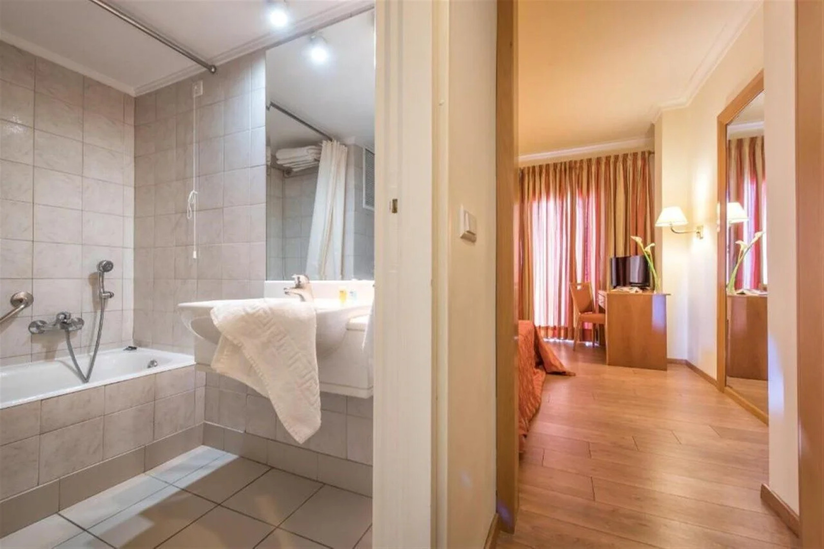 Отель Sovereign Beach