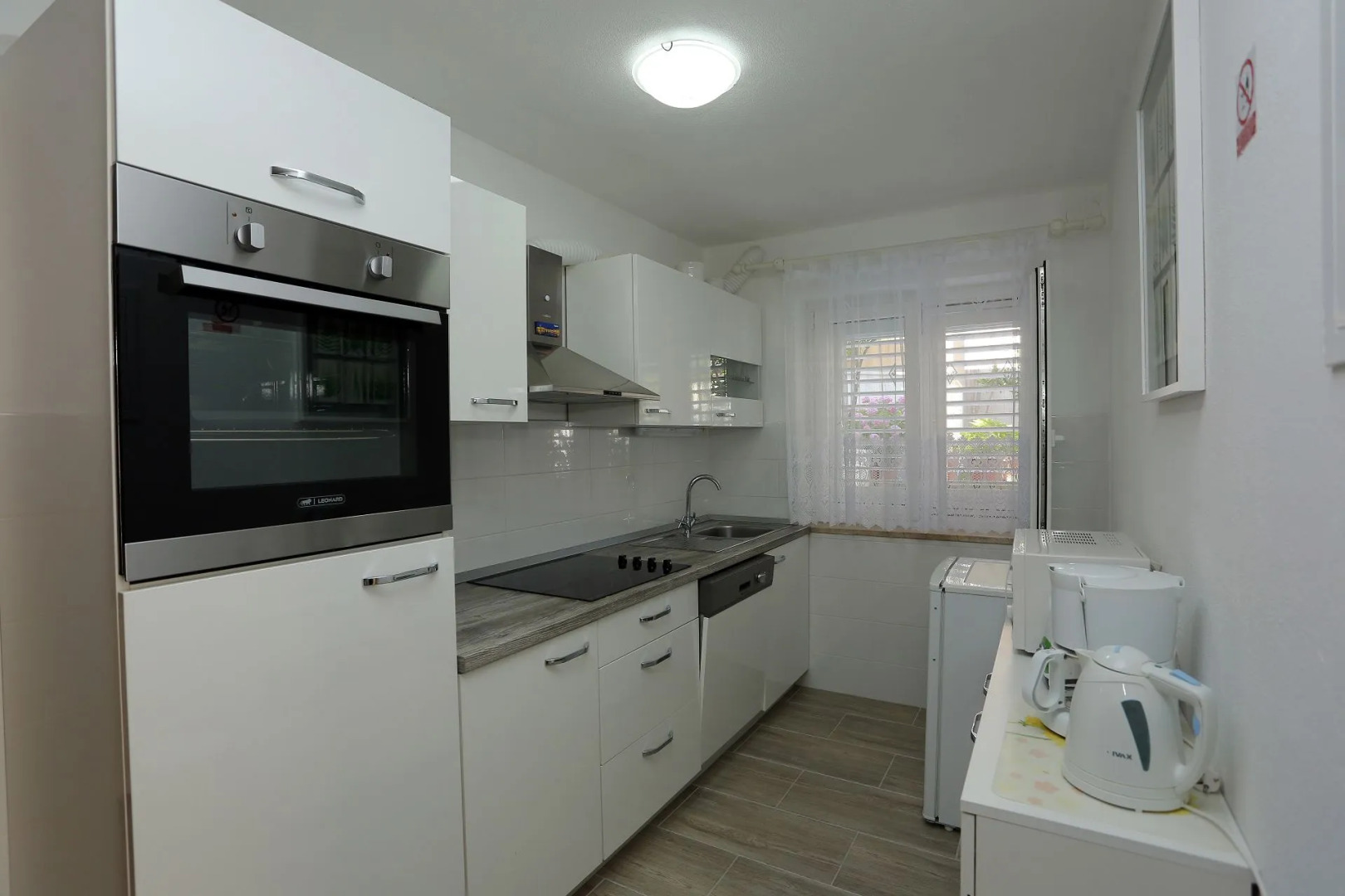 Apartment Ali - modern apartments: A2 Supetar, Island Brac
