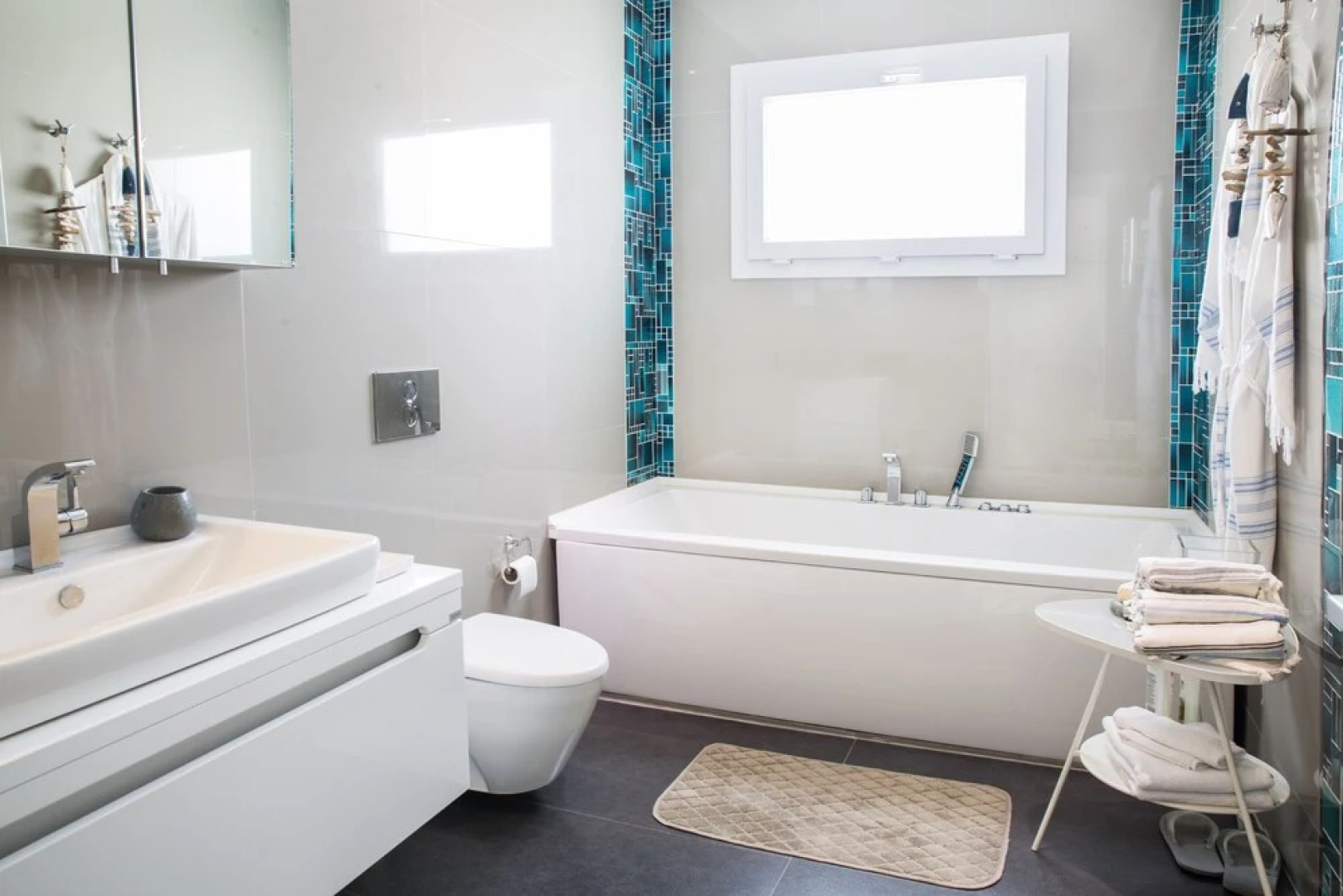 Important Group Villa Olivia