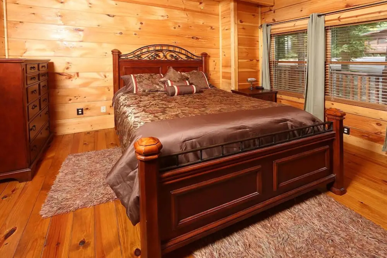 Mountain Majesty 2 Br cabin by RedAwning