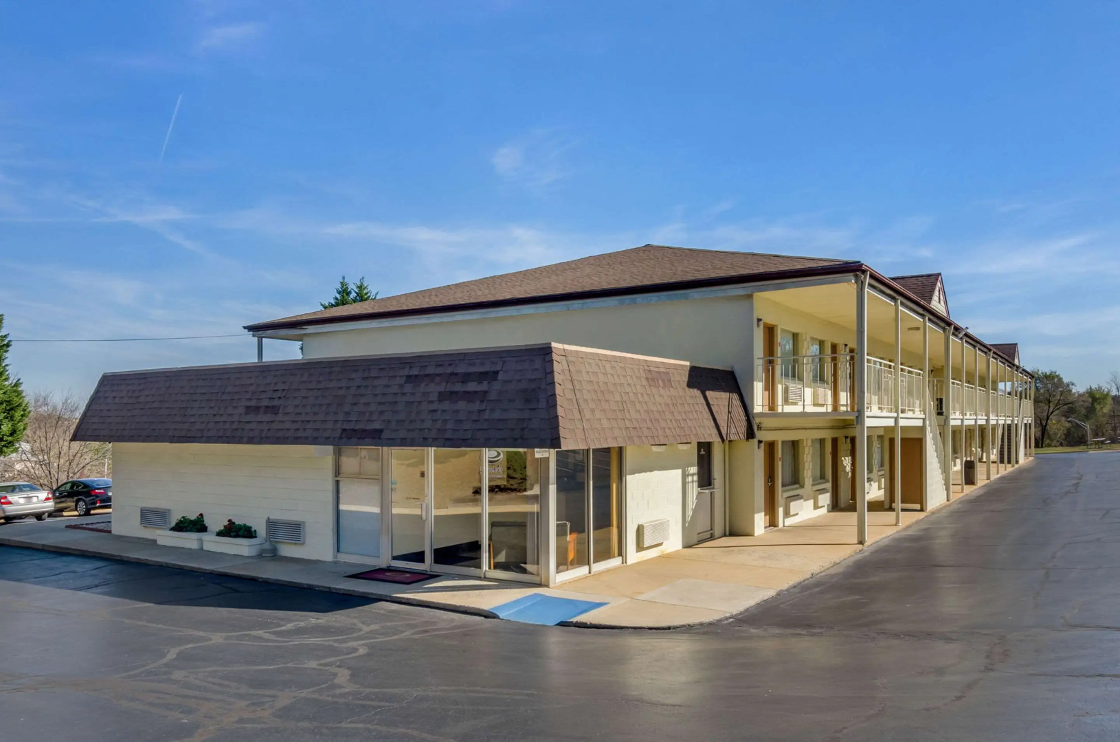 Brentwood Inn & Suites