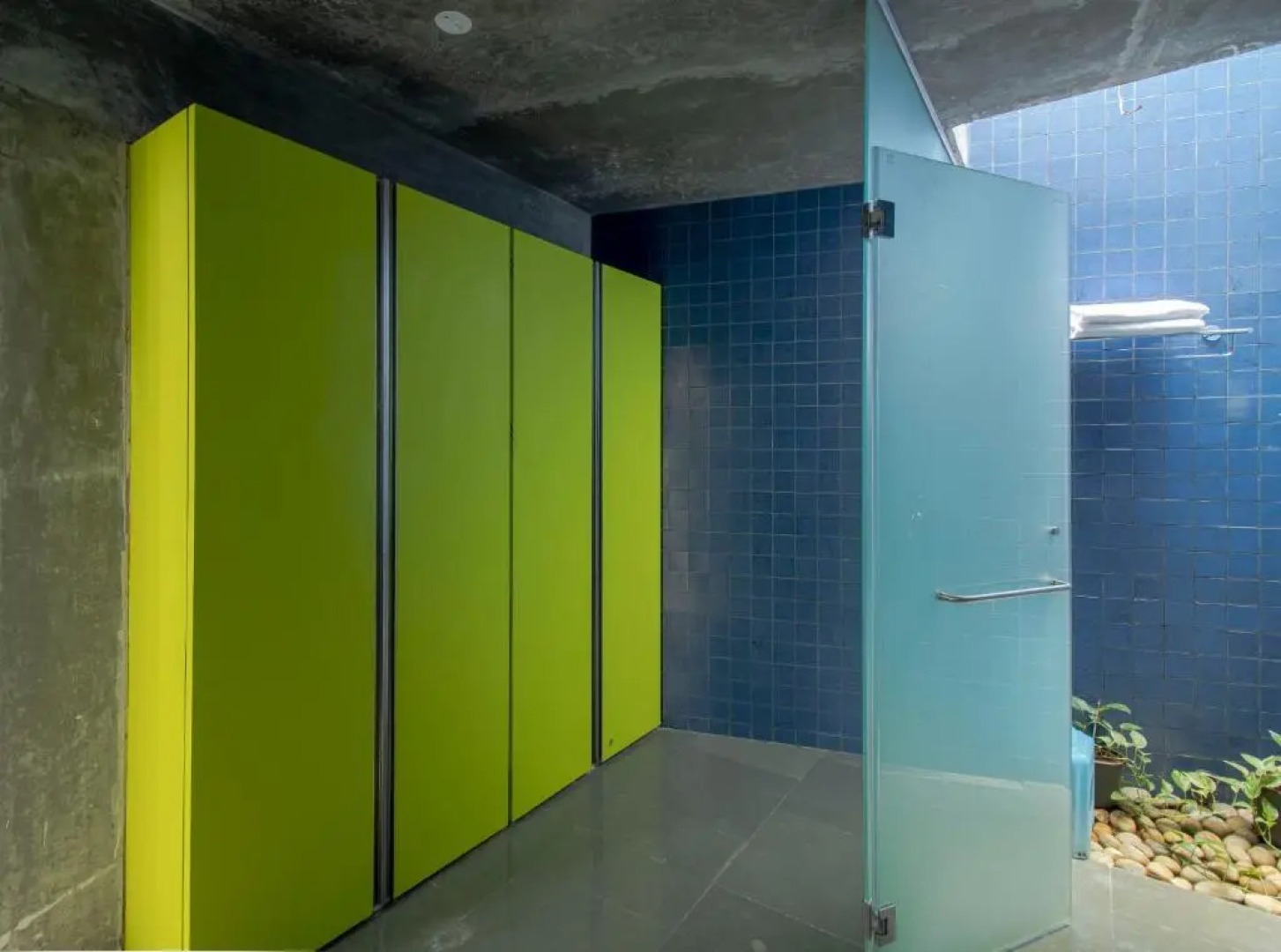 SaffronStays Solasta, Mulshi - Infinity Pool Villa with Mulshi DAM Views