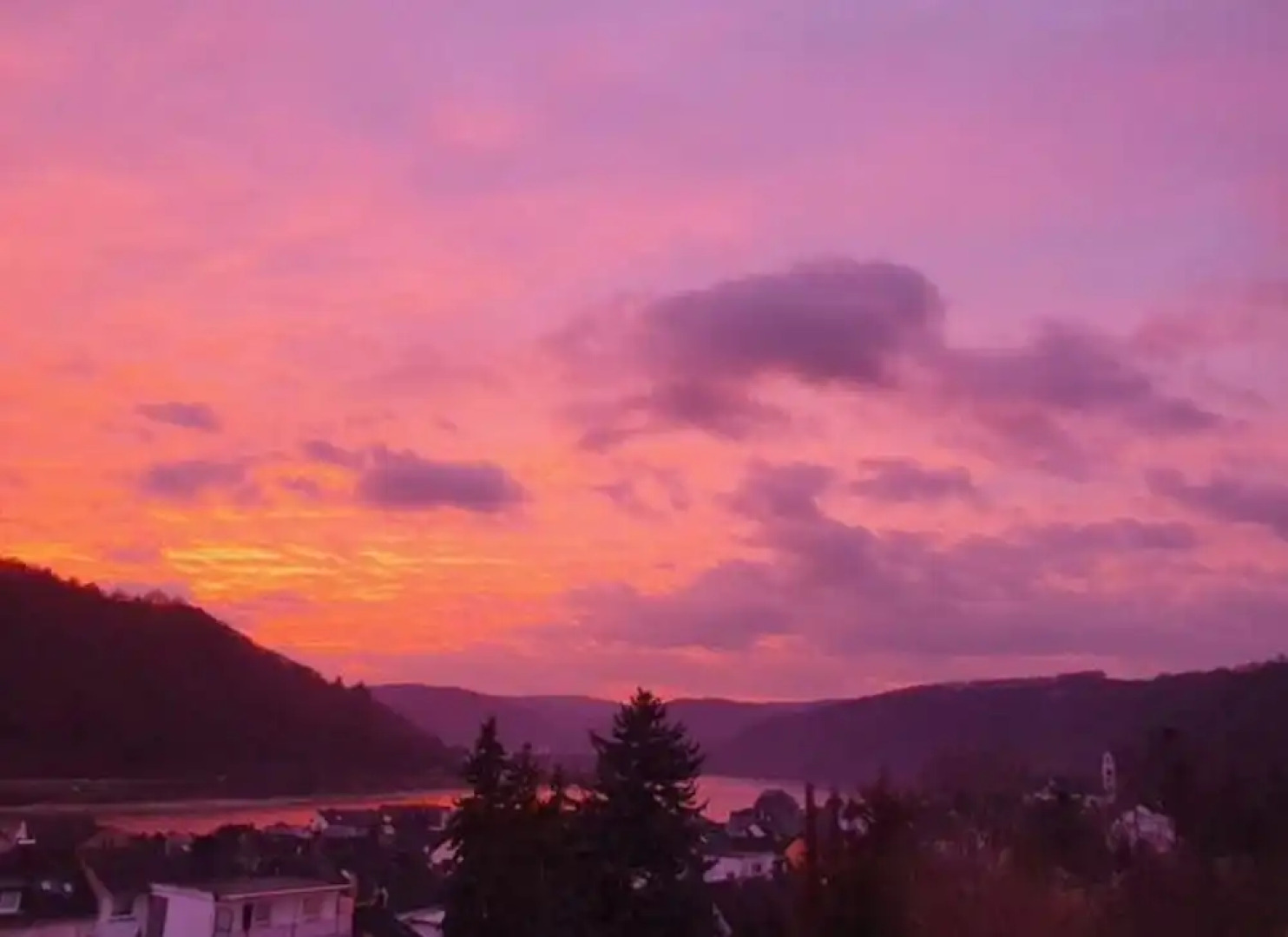 Holiday Apartment by the Pond