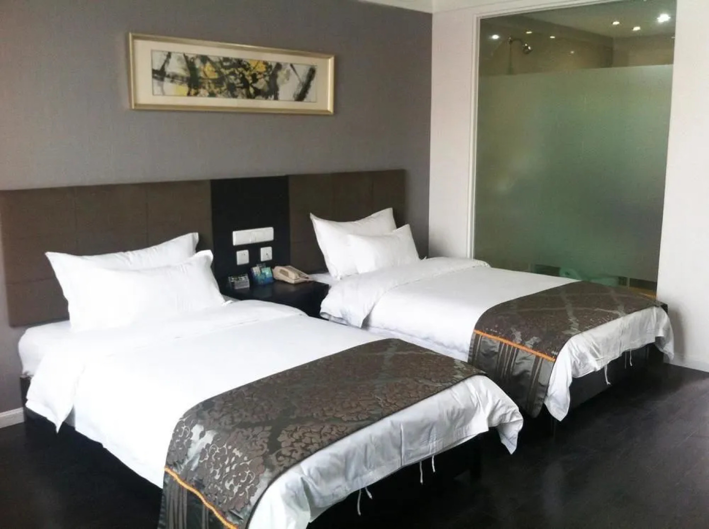 Helen The First Hotel- Mengzi