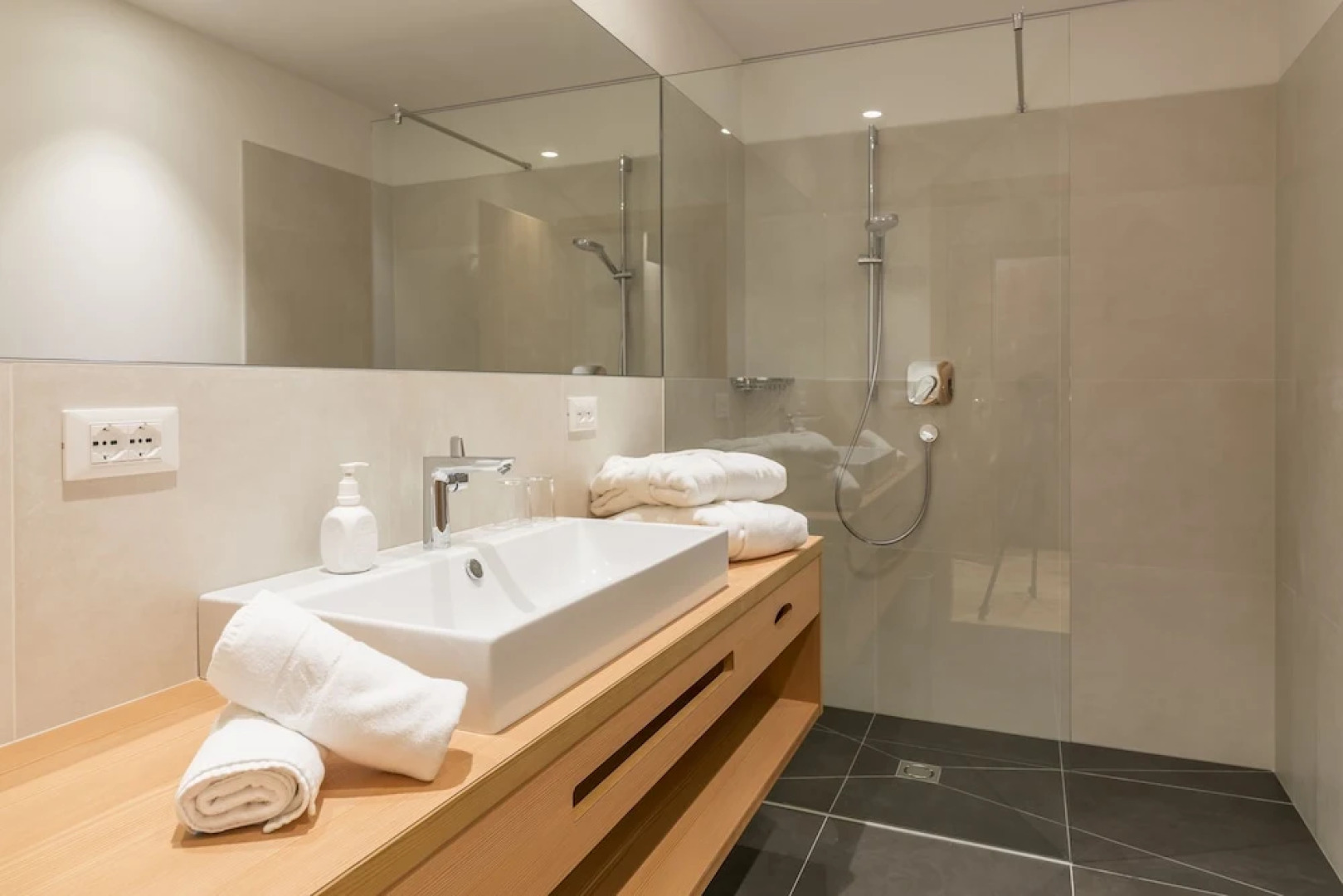 Tonzhaus Hotel & Restaurant