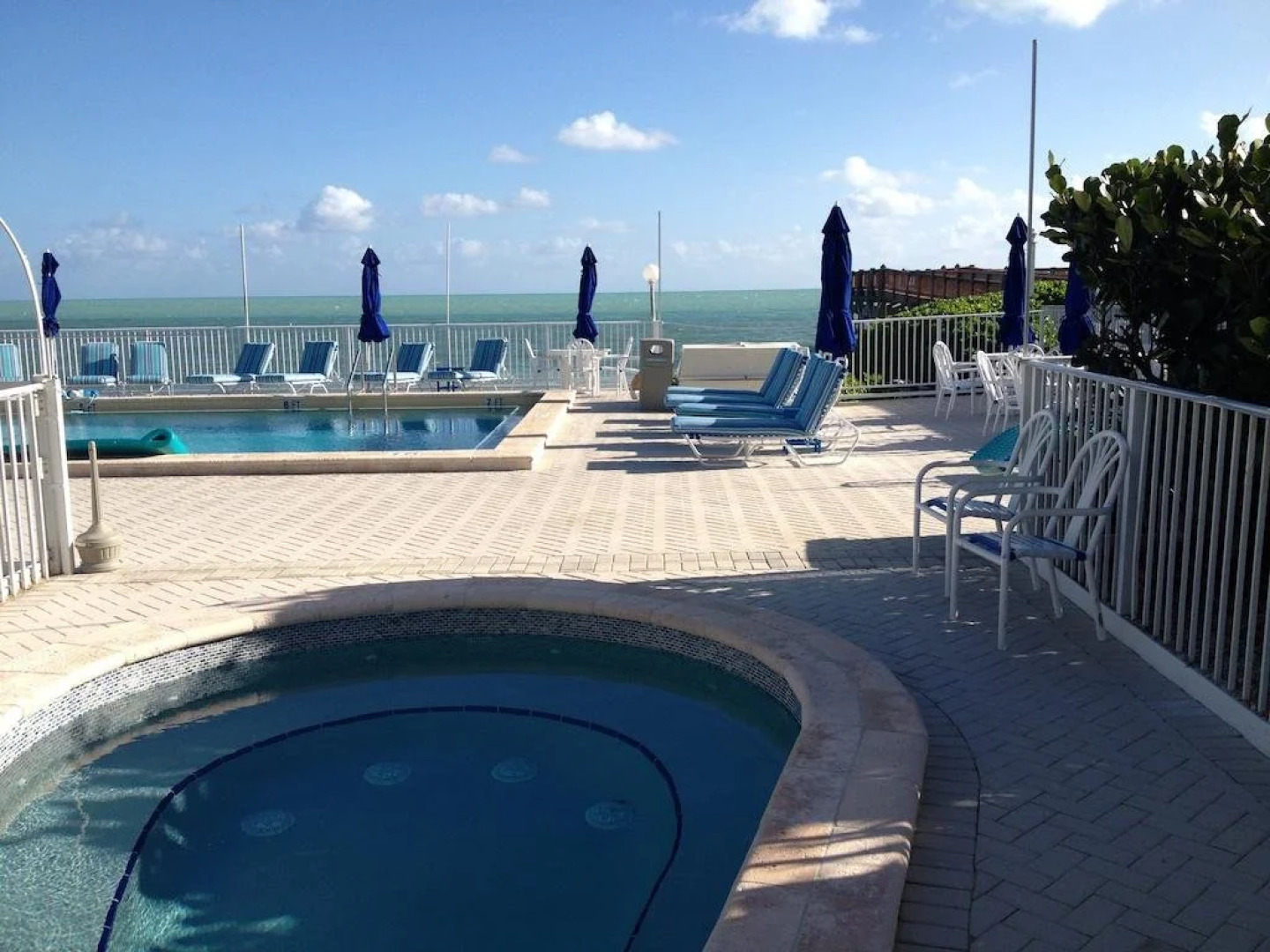 Cabana Breezes Suites