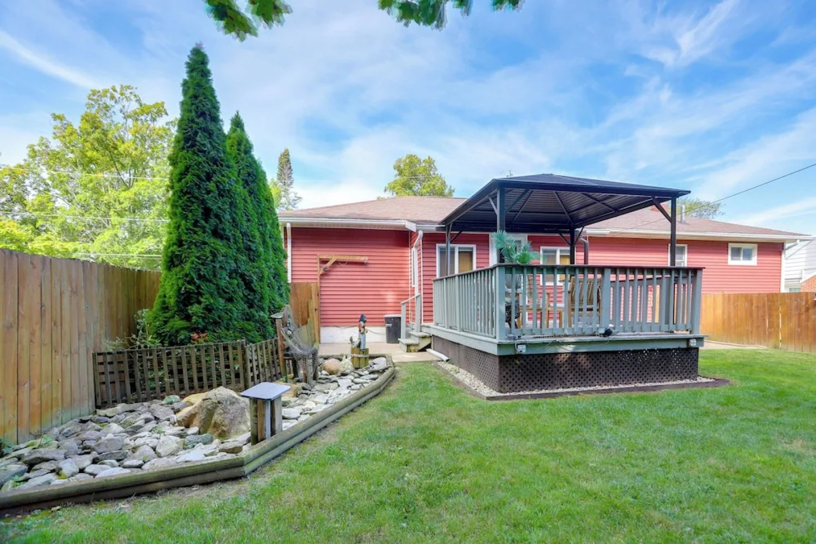 Steps to Lake Erie! Cedar Point Home Base w/ Deck