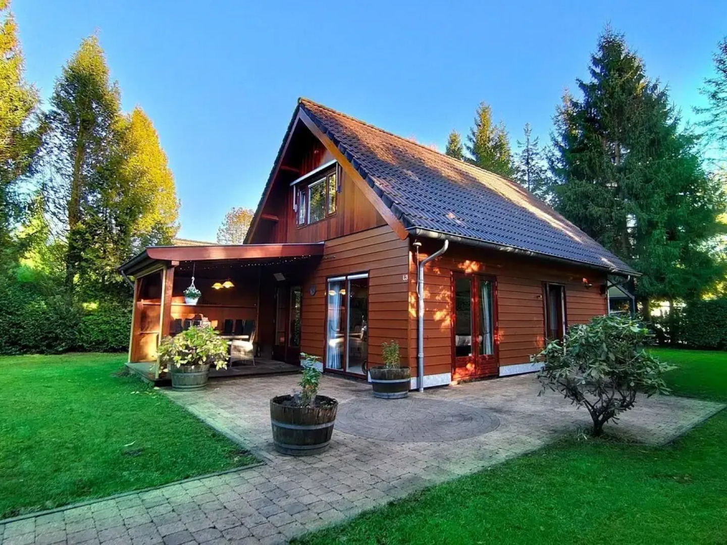 Terrace Apartment With Lush Garden