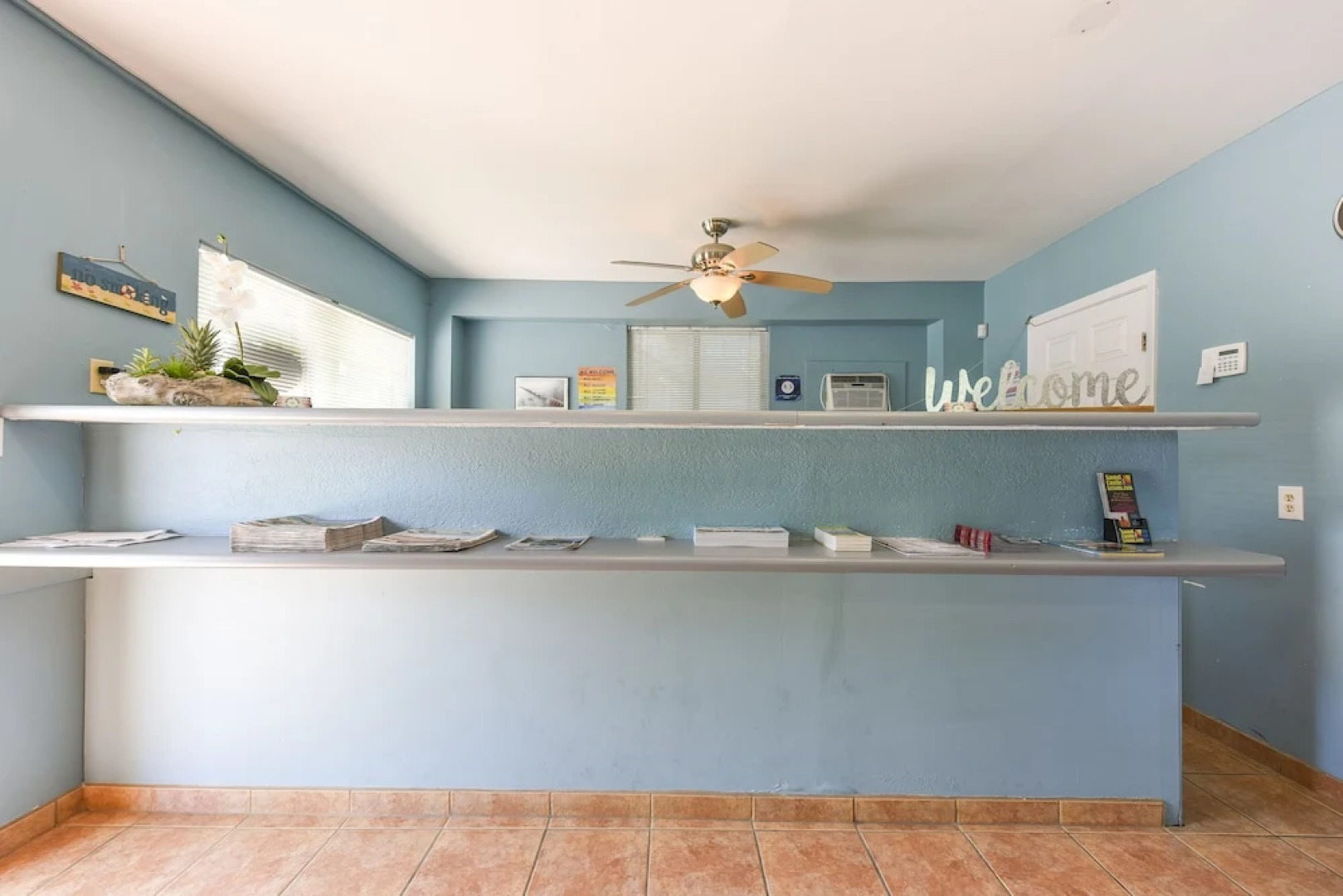 Upper Deck Hotel and Bar - Adults Only