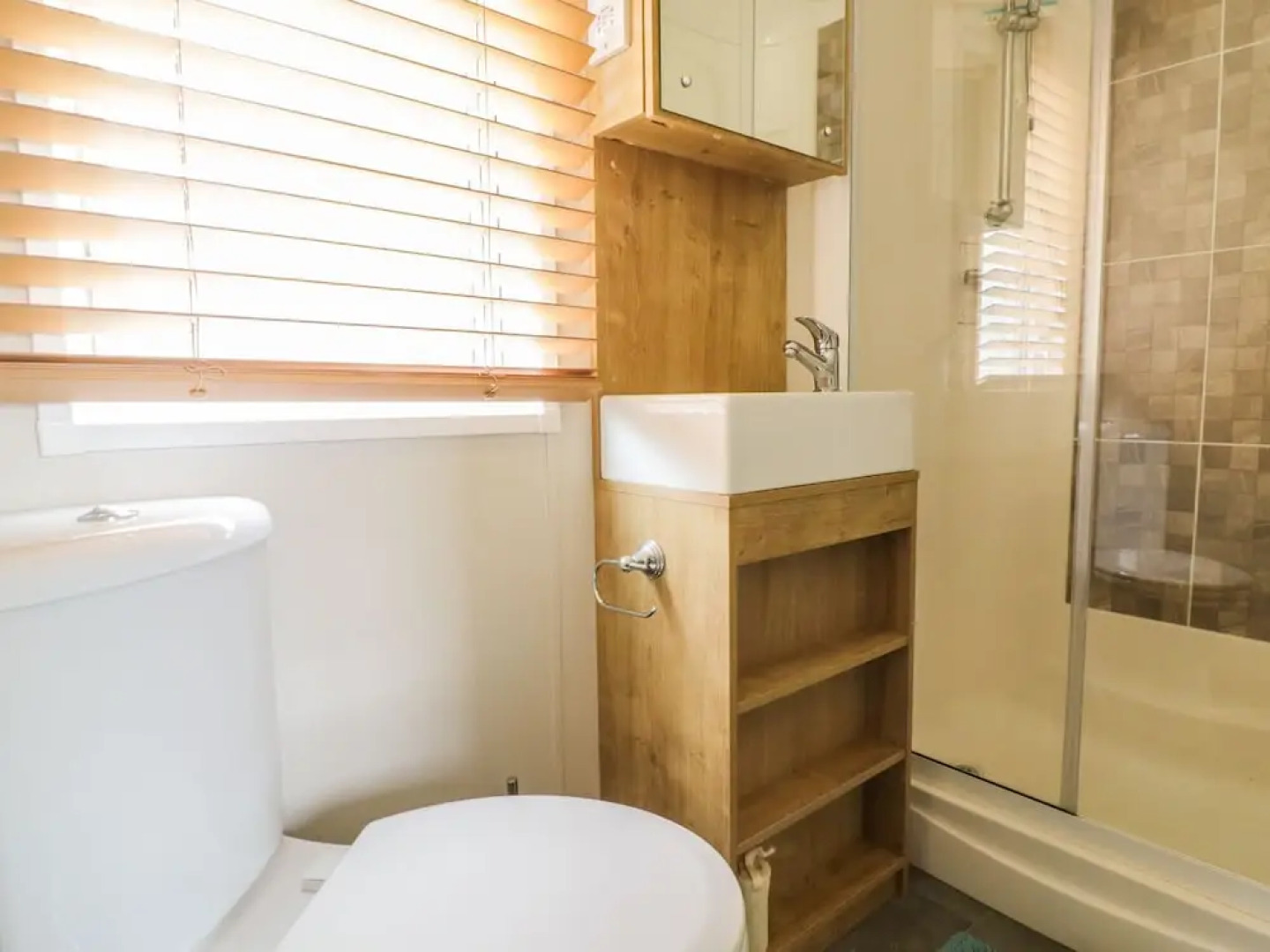 27 Lake View, Norwich