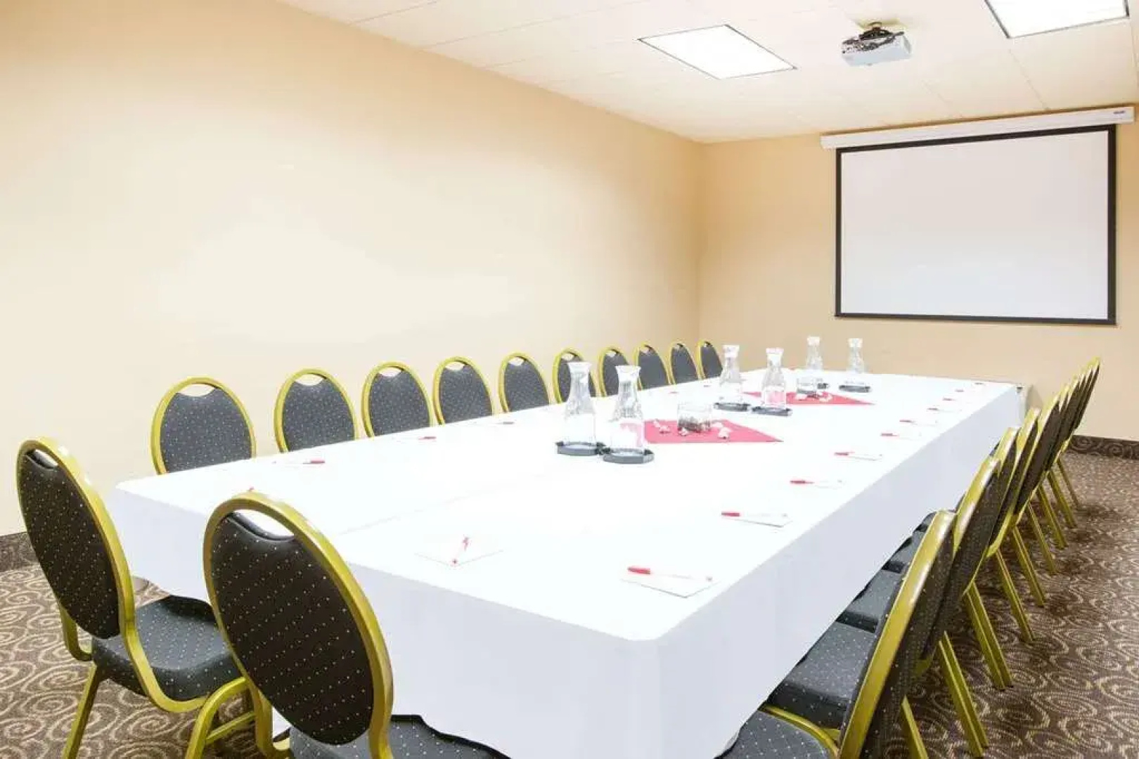 Ramada by Wyndham Des Moines Tropics Resort & Conference Ctr