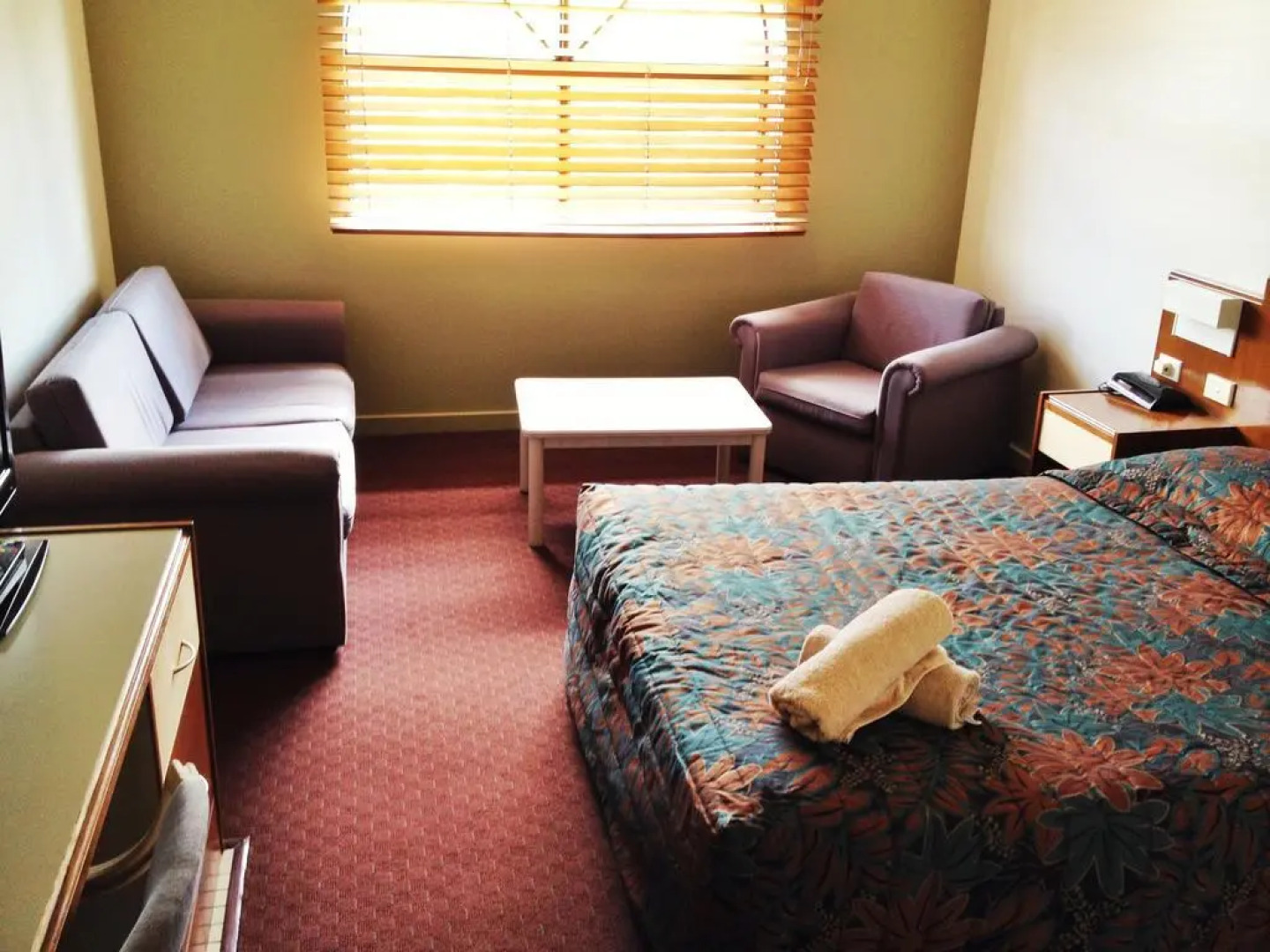 Western Gateway Motel and Apartments