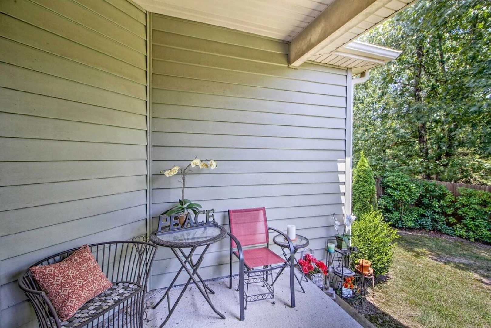 Pet-friendly Home w/ Yard: 9 Mi to Table Rock Lake