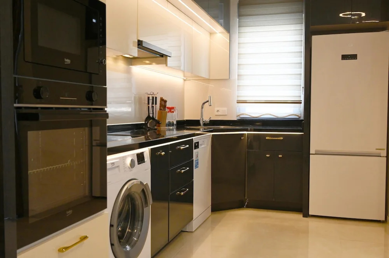 Yekta Kingdom Residence by NewInn