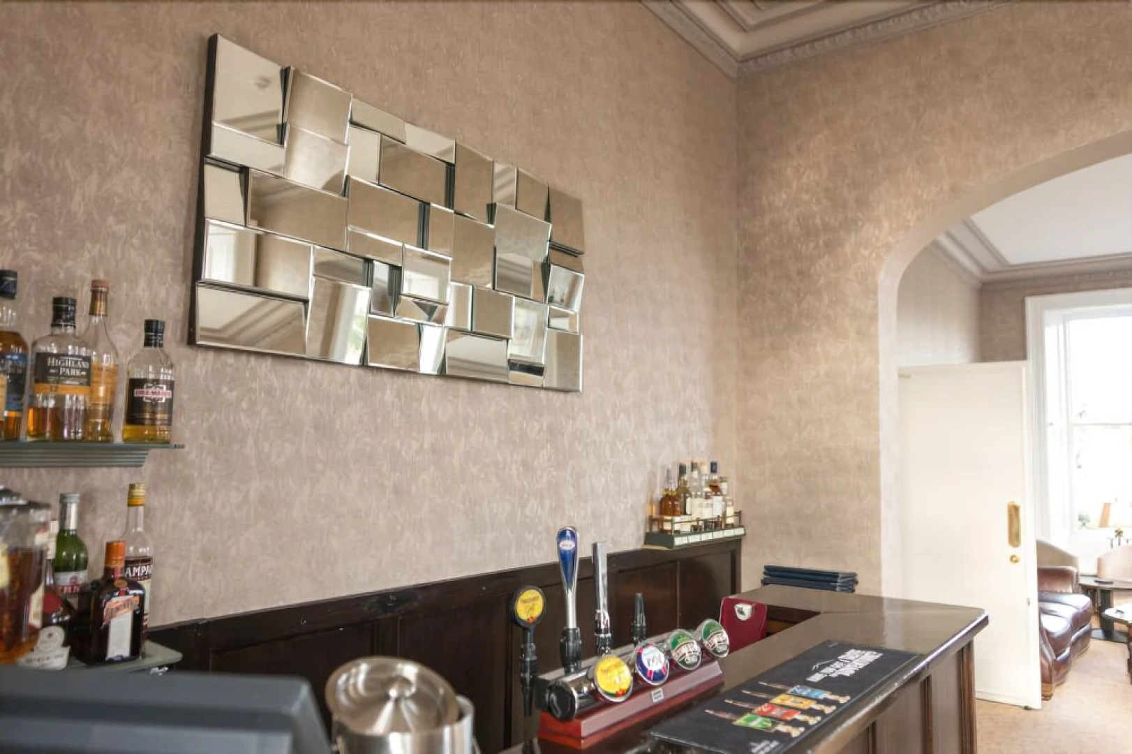 Westlakes Hotel and Restaurant