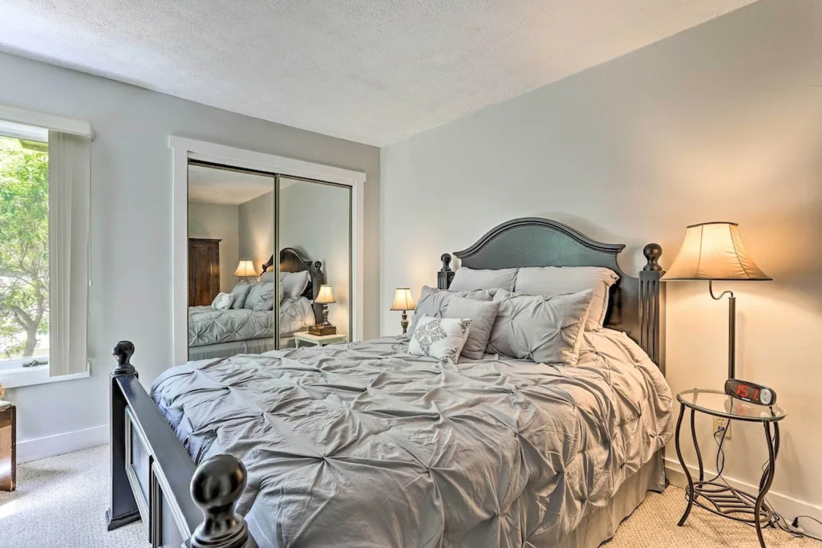 Deck & On-site Fishing Pond: Lake Harmony Home!