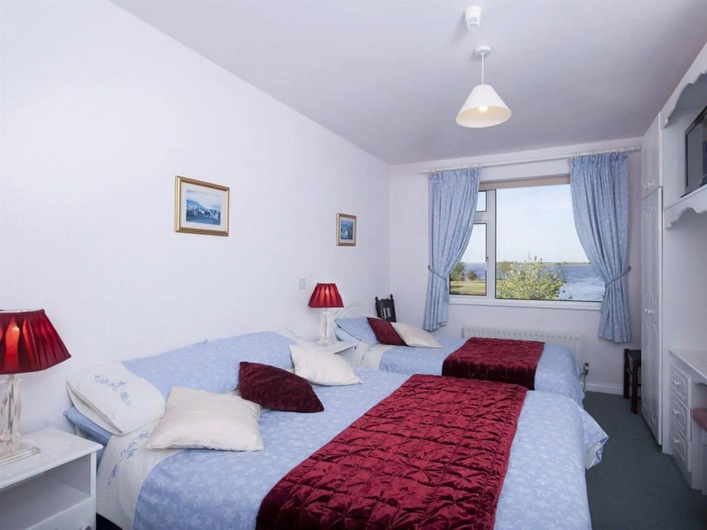 The Waterfront House Country Home