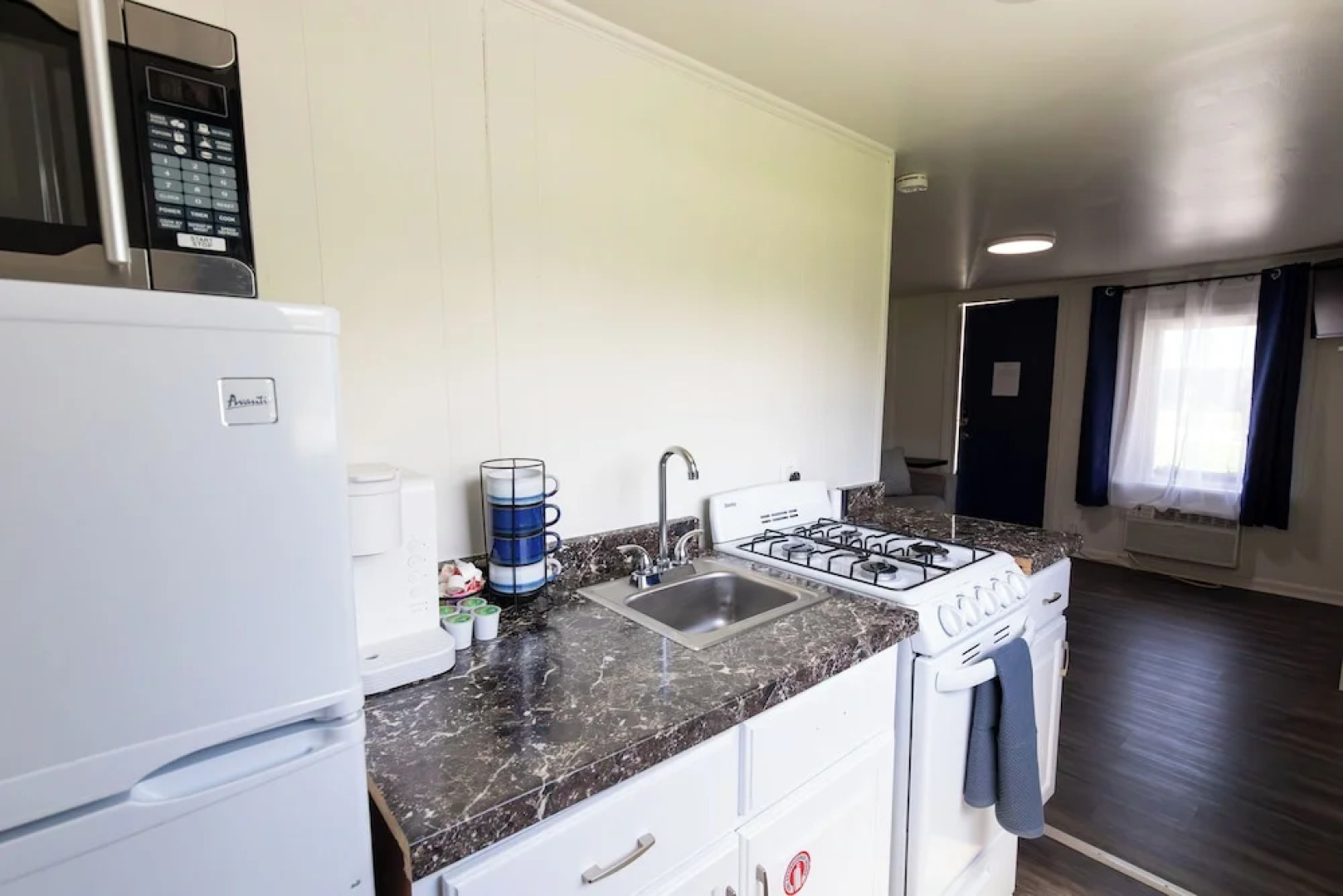 Anchor Bay Inn and Suites