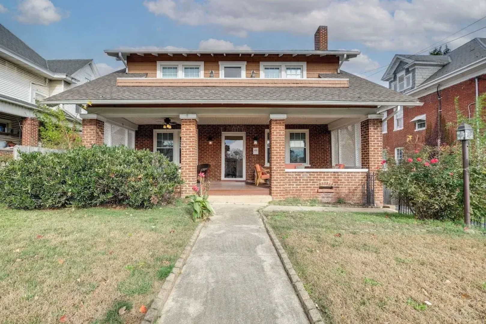 Walk to The Grandin Theatre: Roanoke Unit w/ Yard!