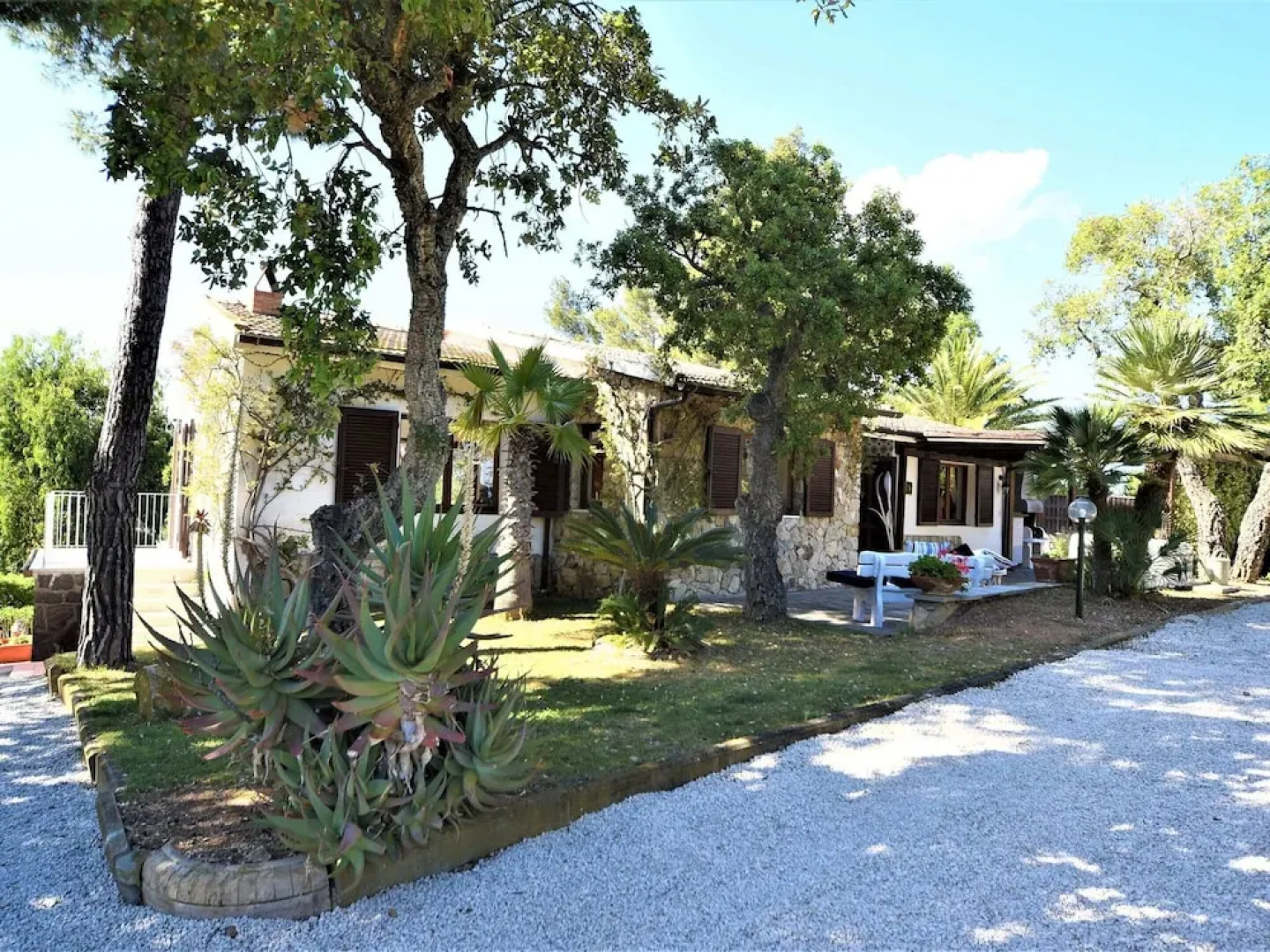 Belvilla by OYO Villa Alexa