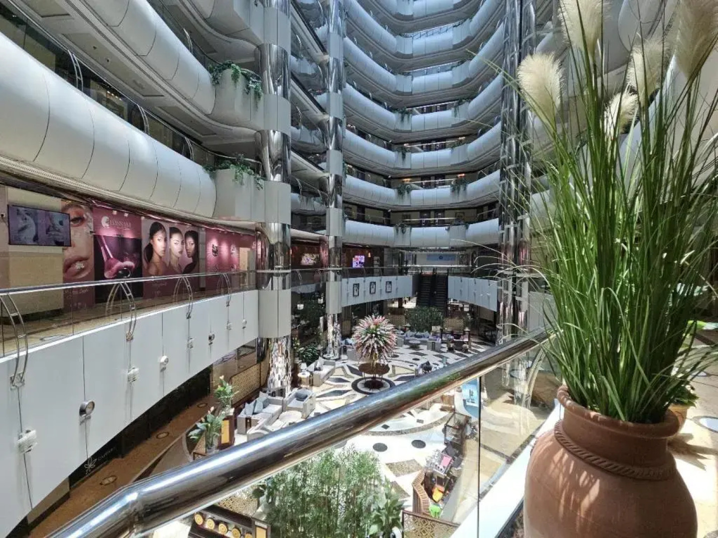 Royal Concorde Hotel & Suite