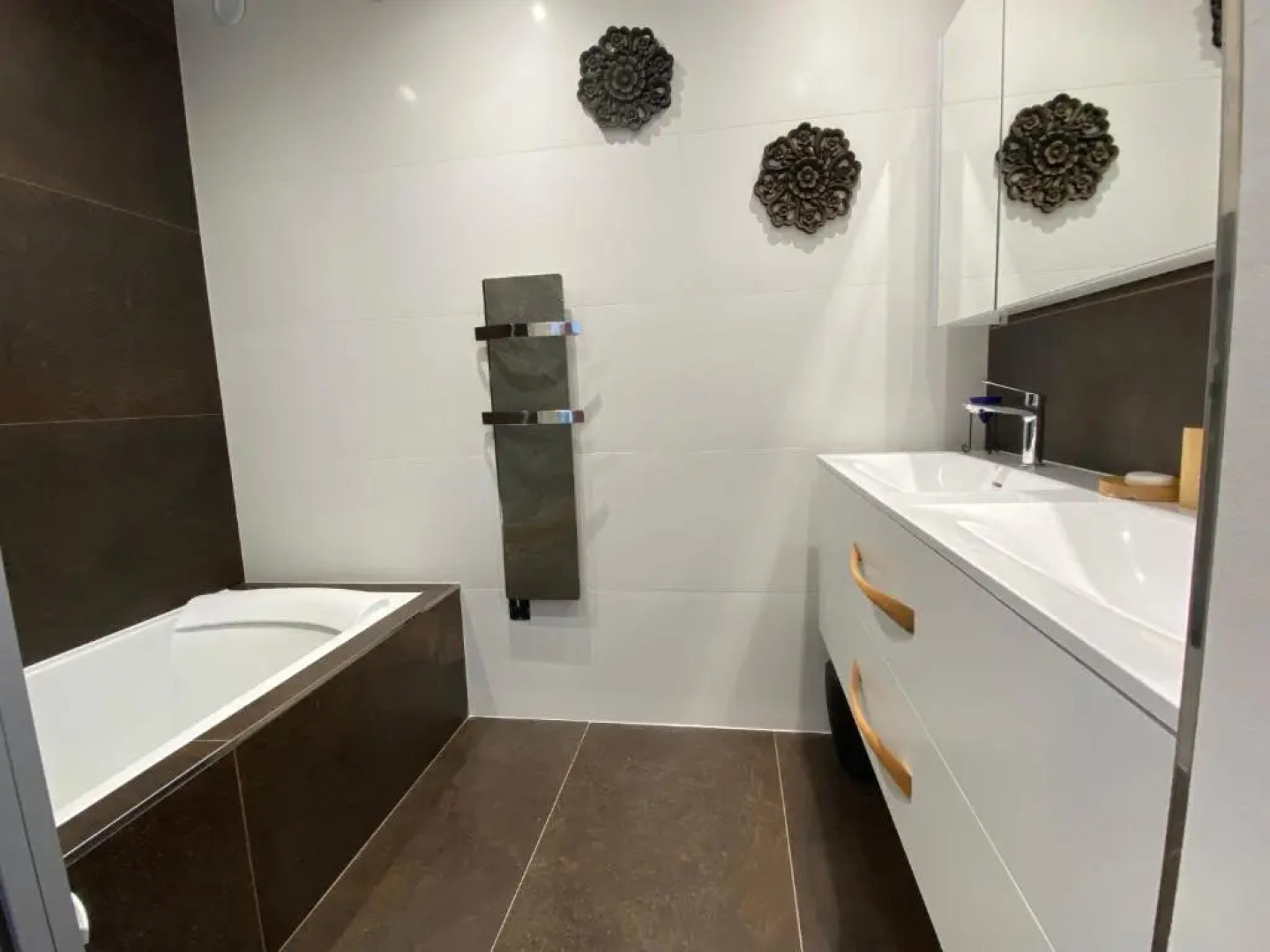 Luxurious villa 4 bedrooms in secluded area, swimming pool