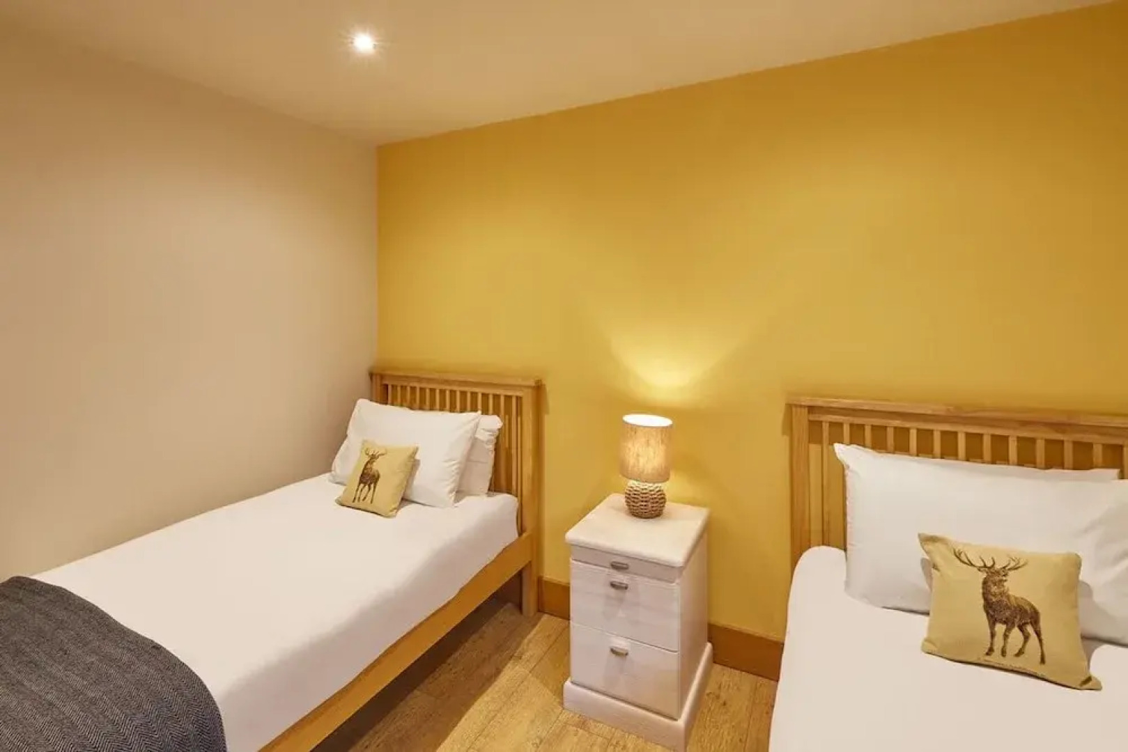 Host Stay Simon Howe Lodge