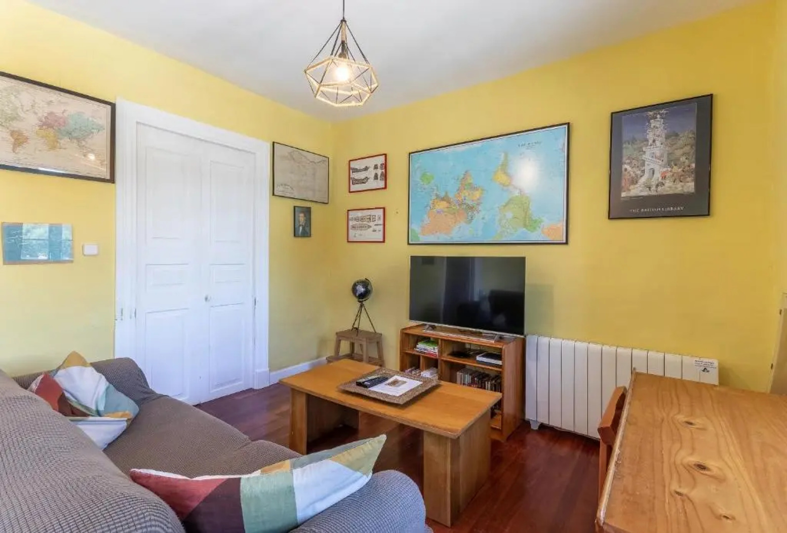 Antigua casa de escritor junto a la playa