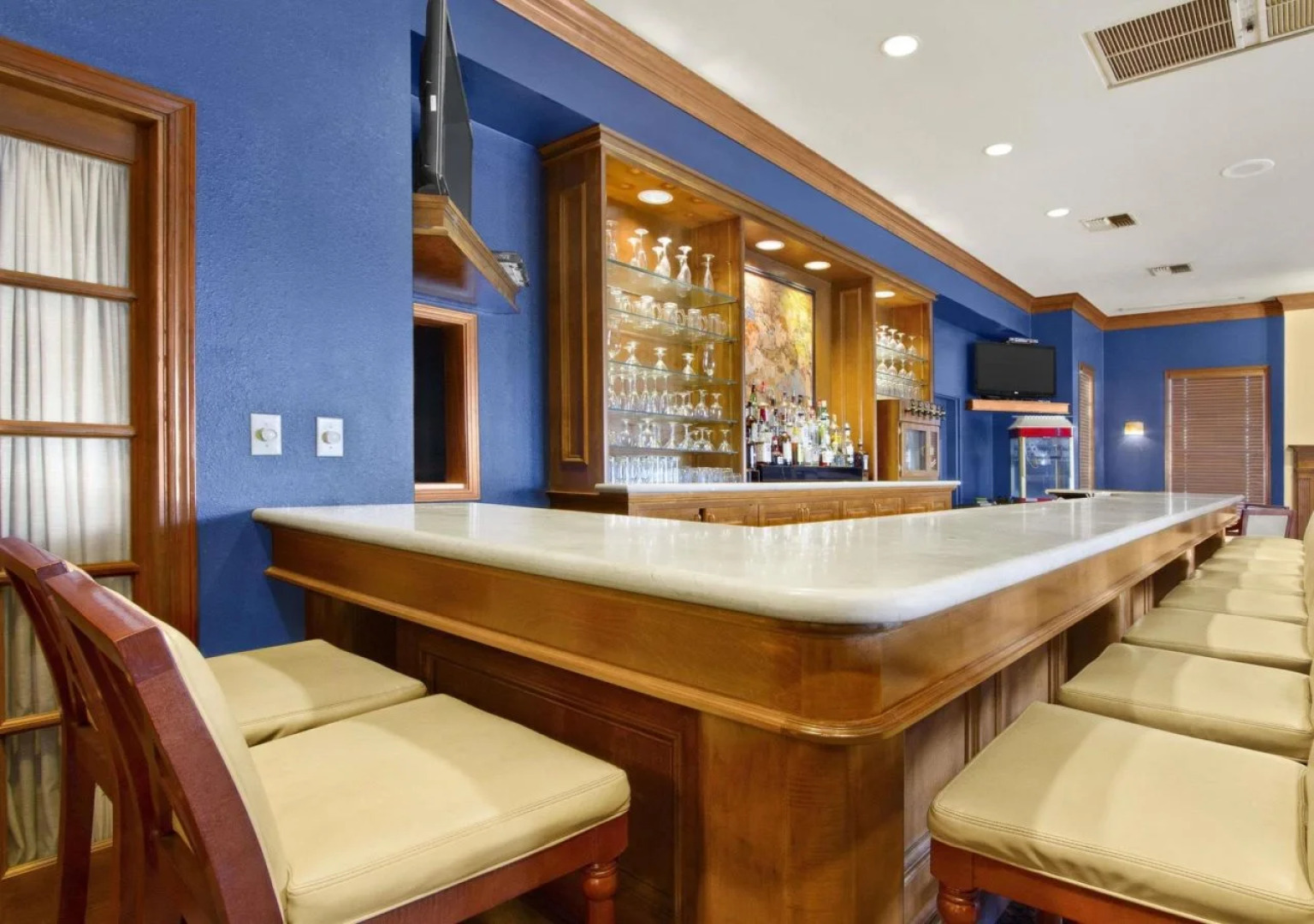 Siegel Suites - Shreveport Apartments