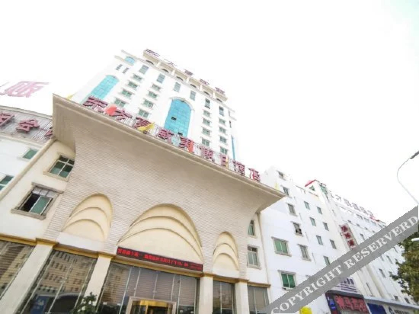 Xiangyang Oriental Hawaii Holiday Hotel