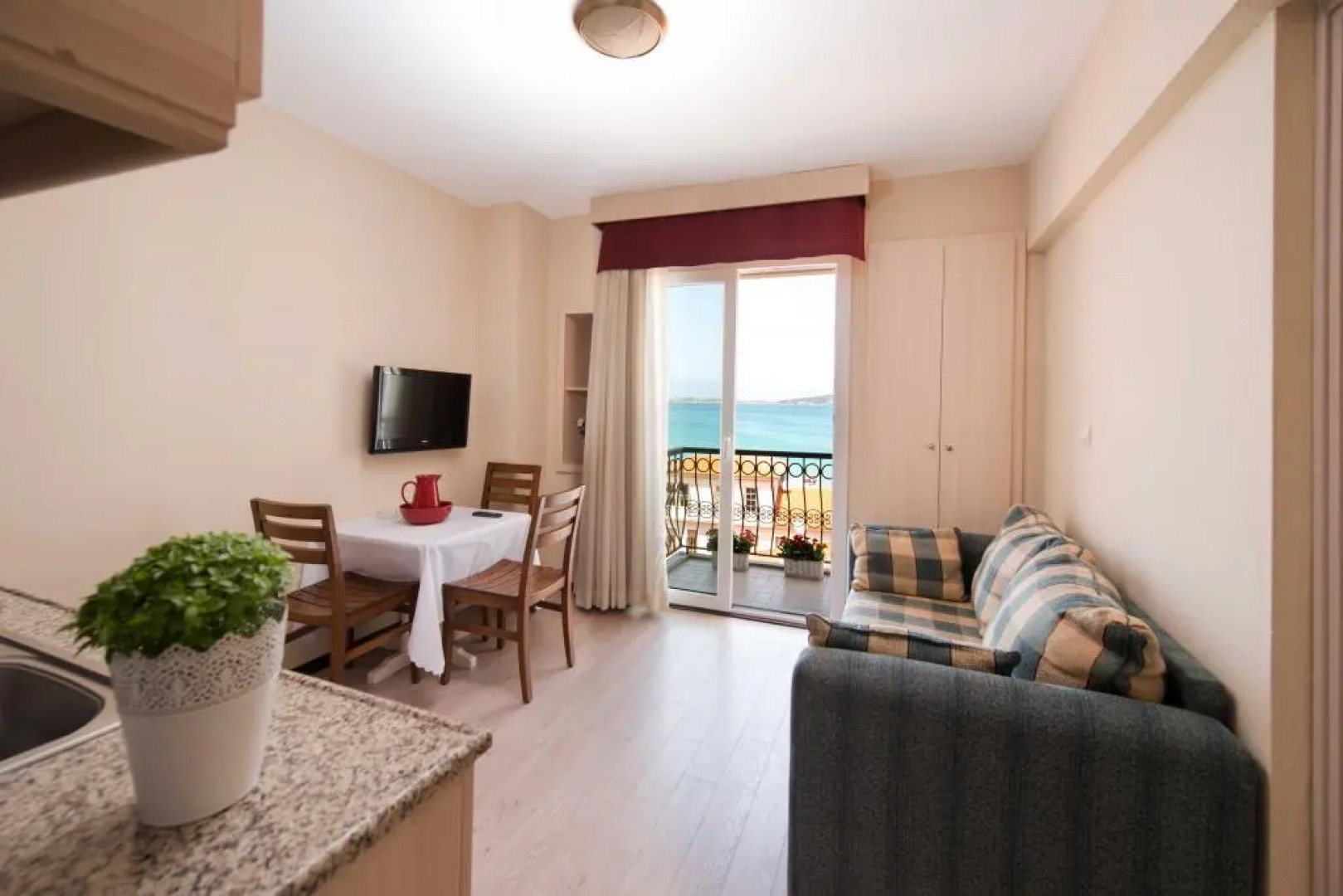 Ileri Hotel & Apartments