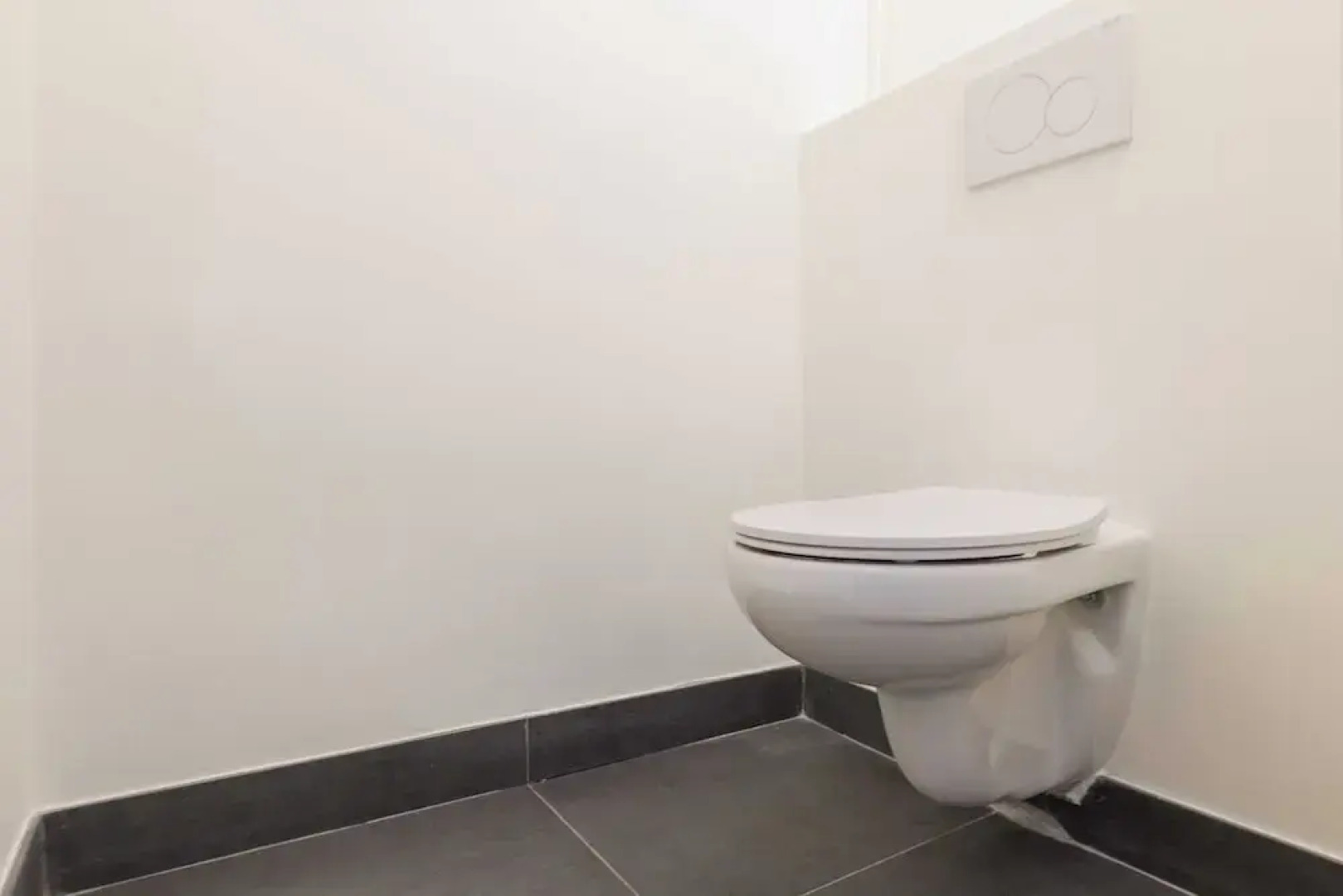 Chic and Refined Apartment