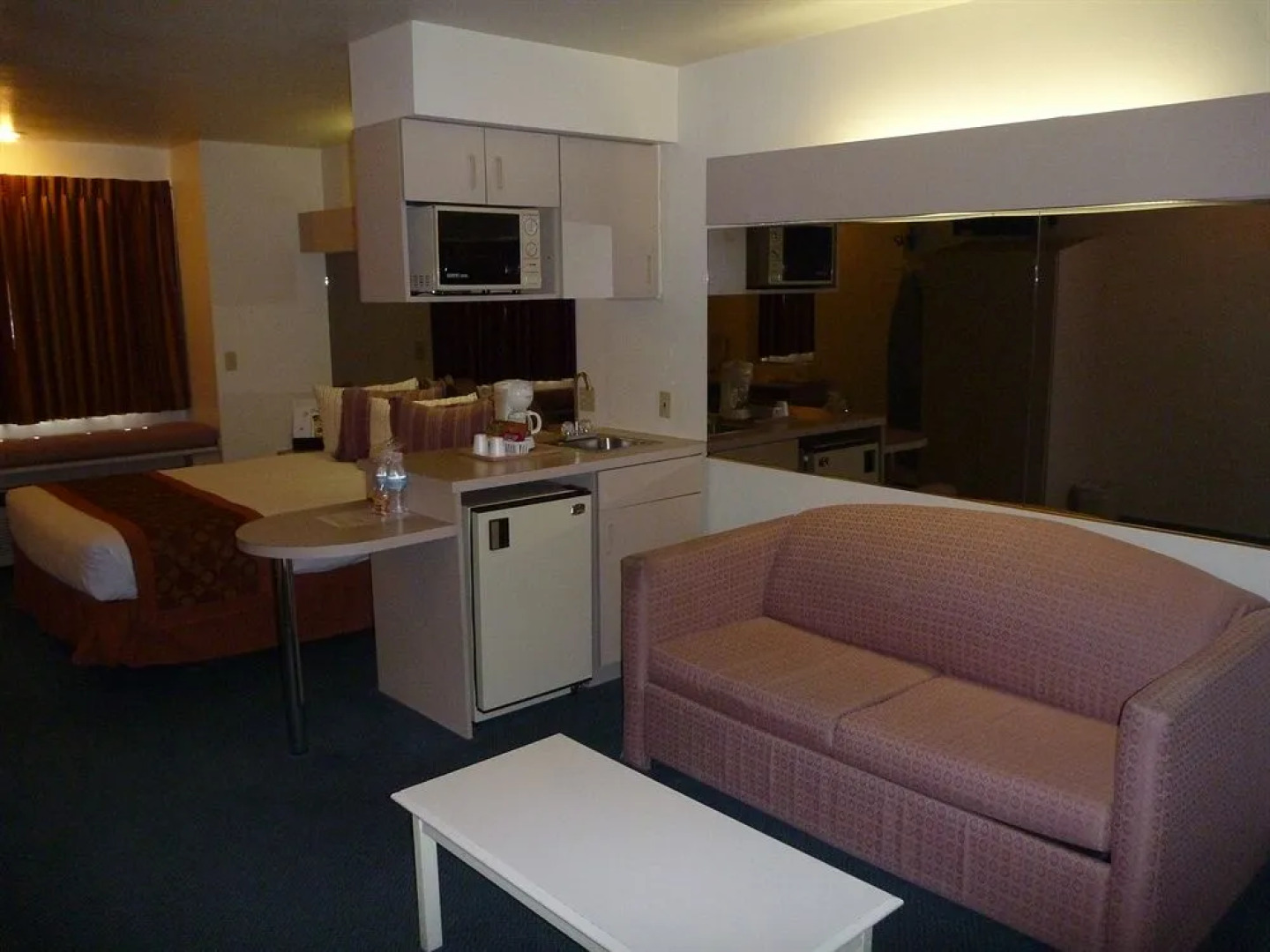 Rodeway Inn & Suites