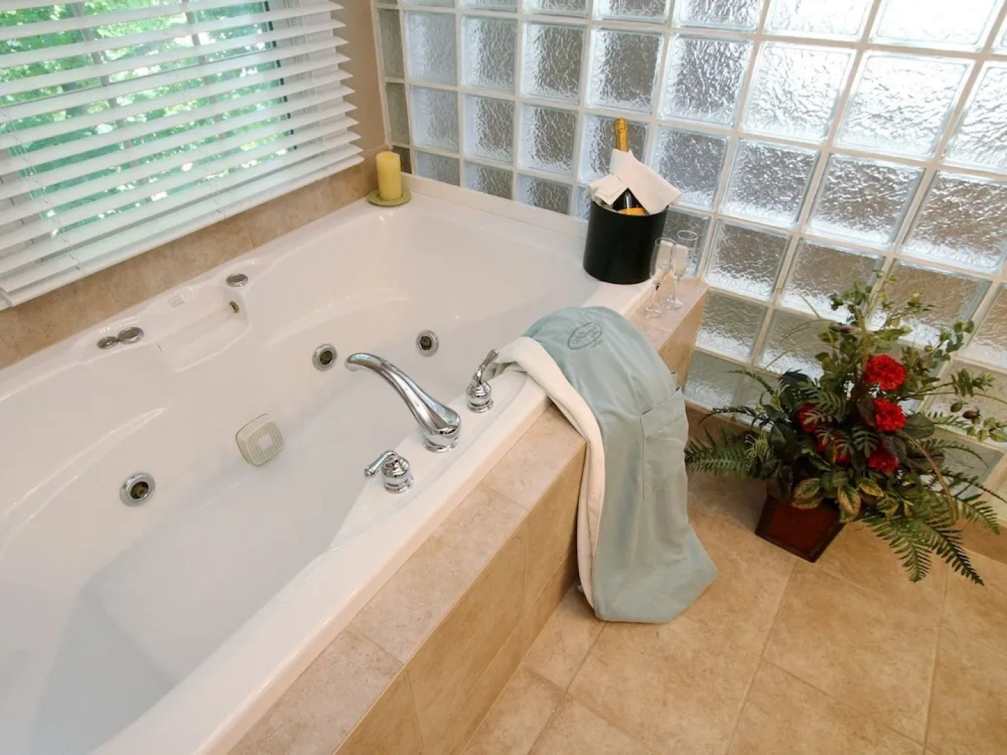 Whalewalk Inn and Spa