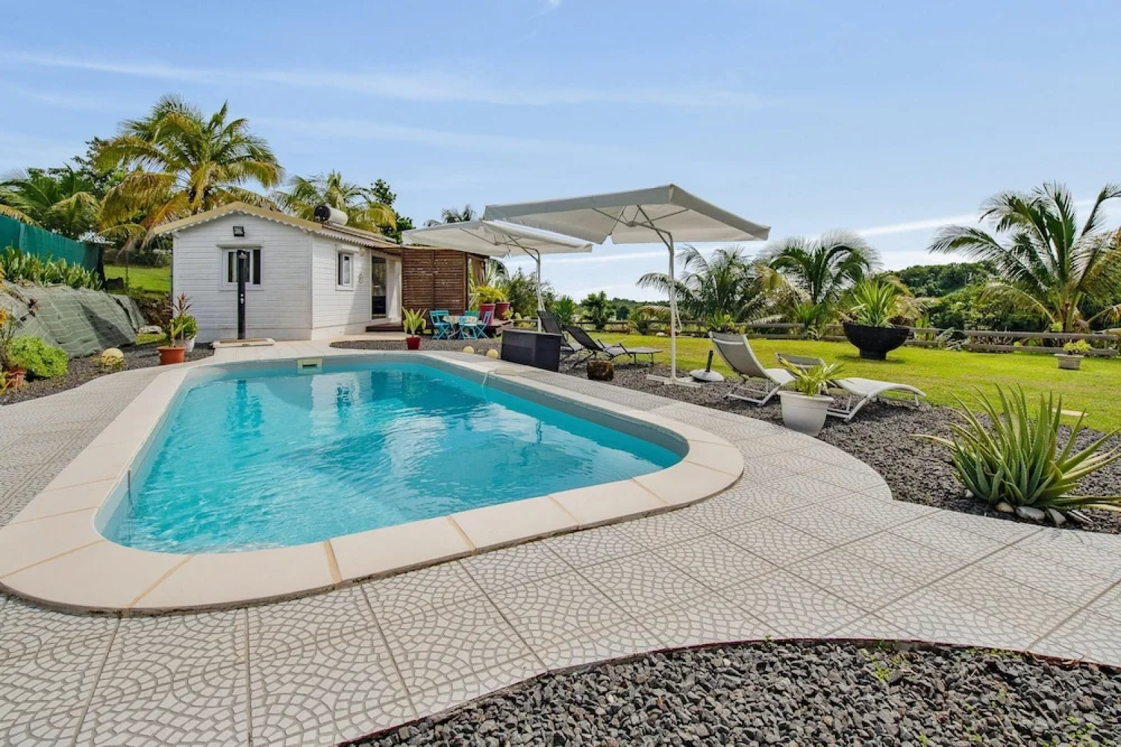 Bungalow With one Bedroom in Petit Bourg, With Pool Access, Enclosed G