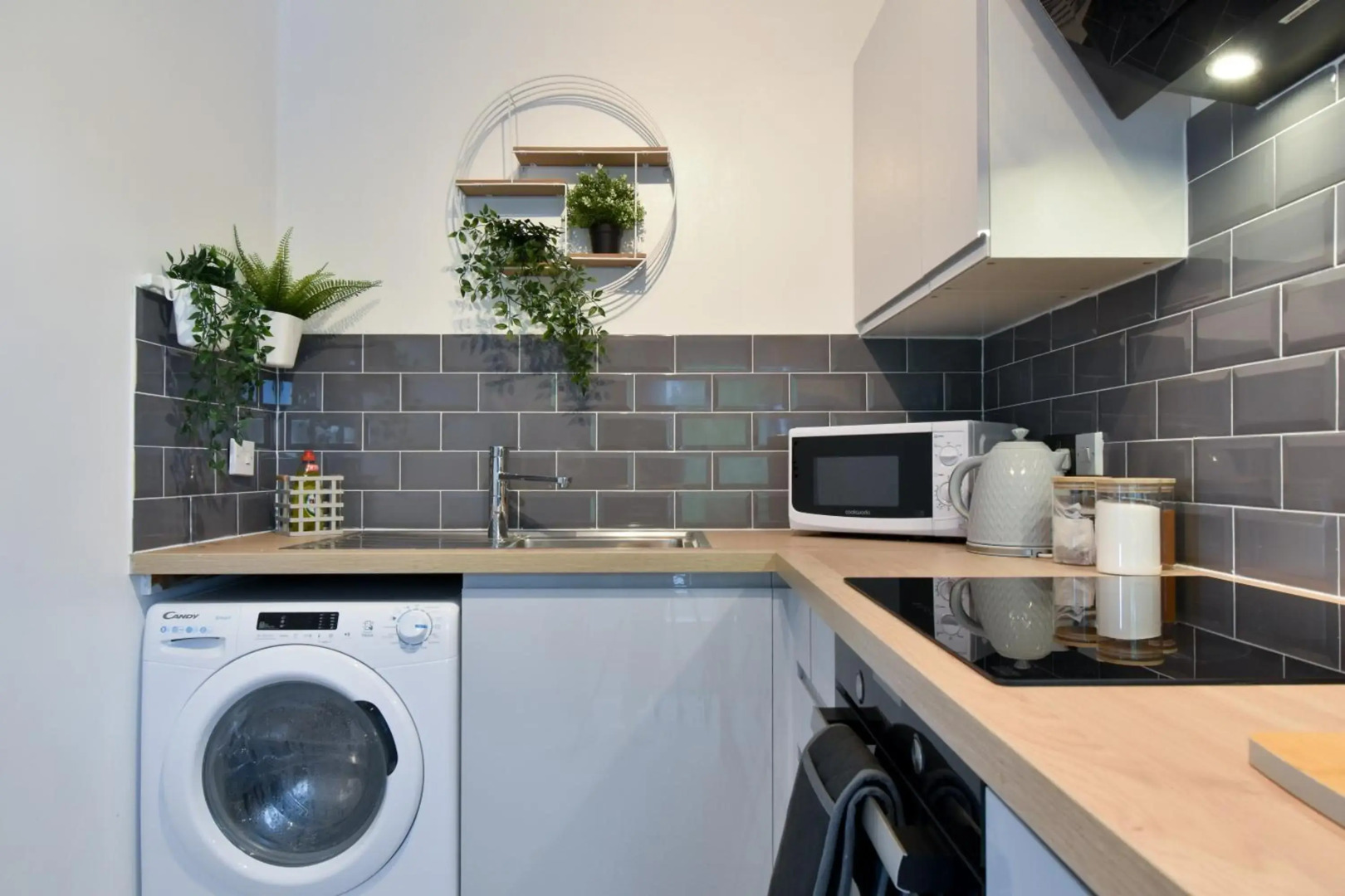 No. 8 - Top Floor Modern Apartment