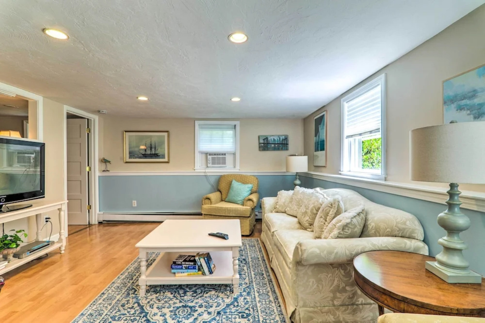 3 Mi to Bourne Scenic Park: Quaint Cape Cod Apt