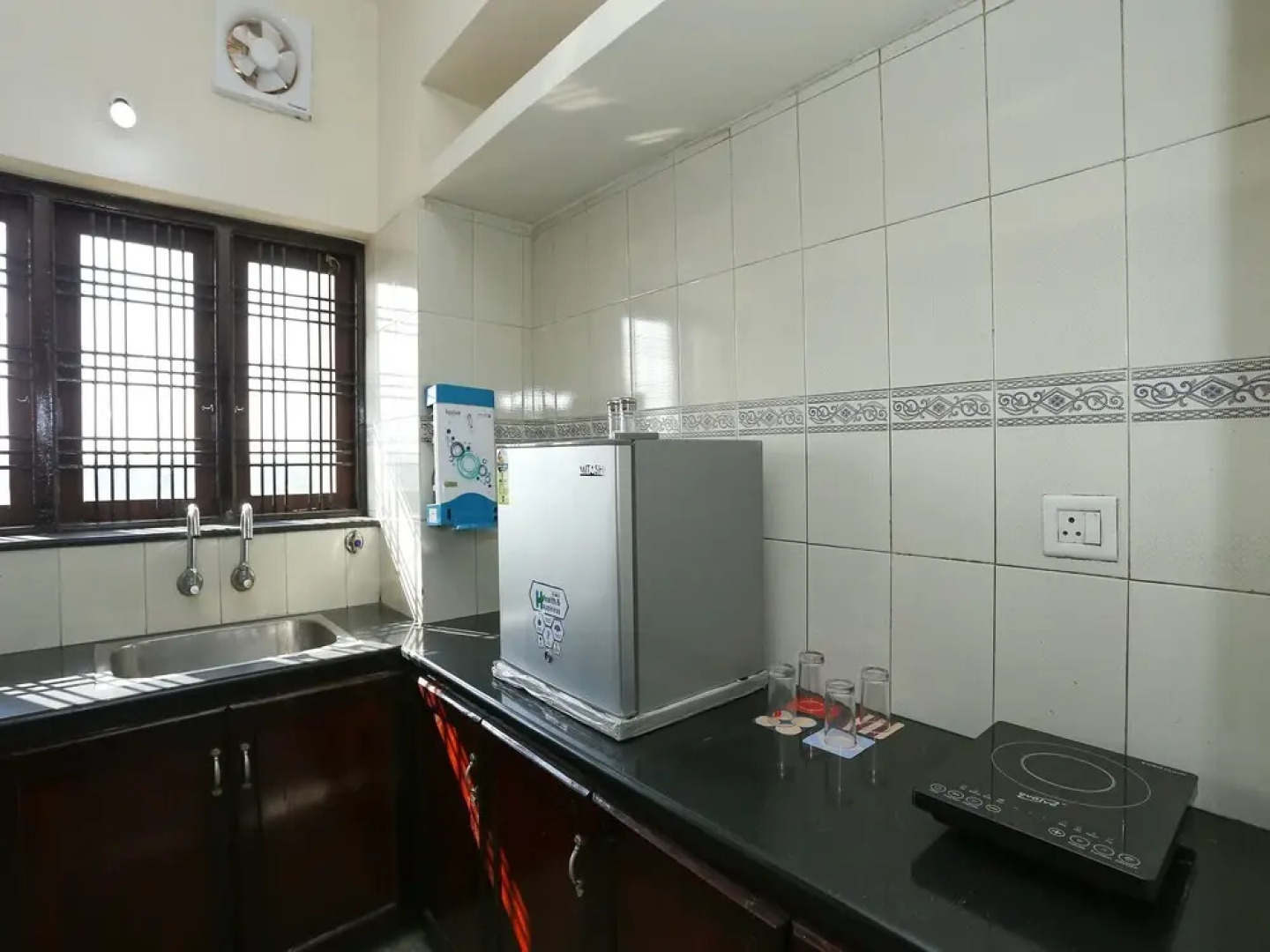 OYO Home 23654 Designer 2BHK