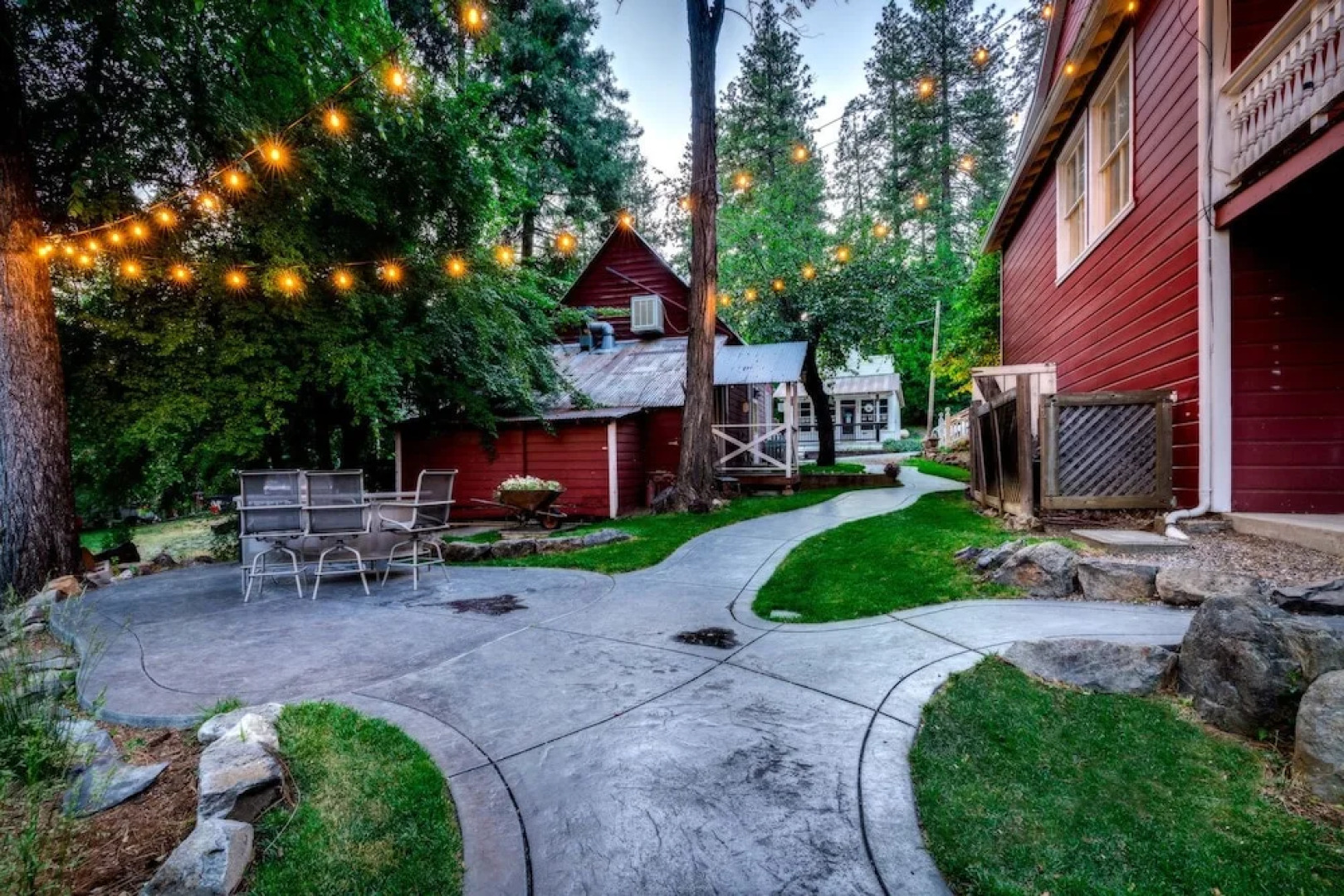 The Dutch Flat Hotel