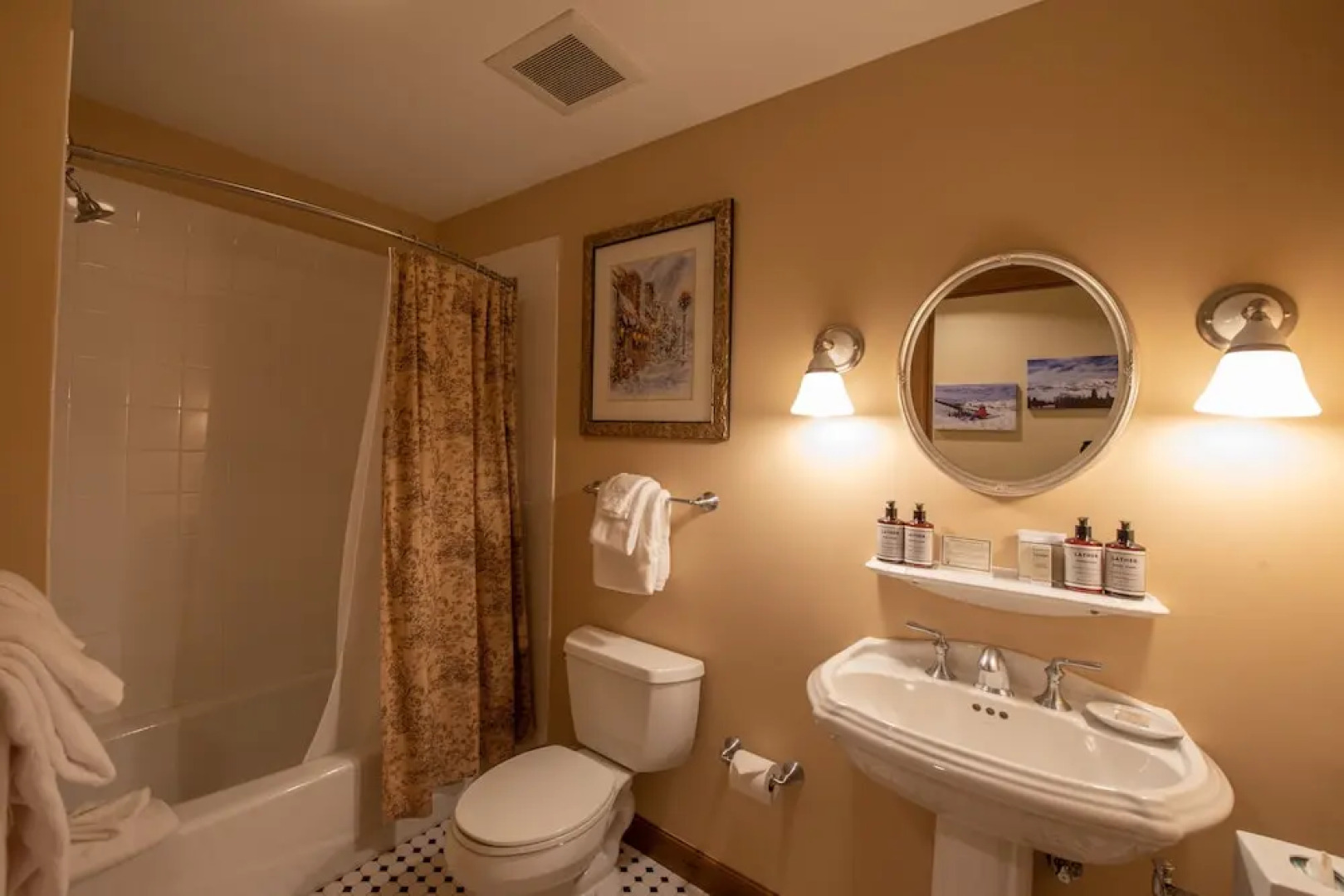 Spacious 2 Bedroom Unit In Mountaineer Square Condo - No Cleaning Fee! by RedAwning