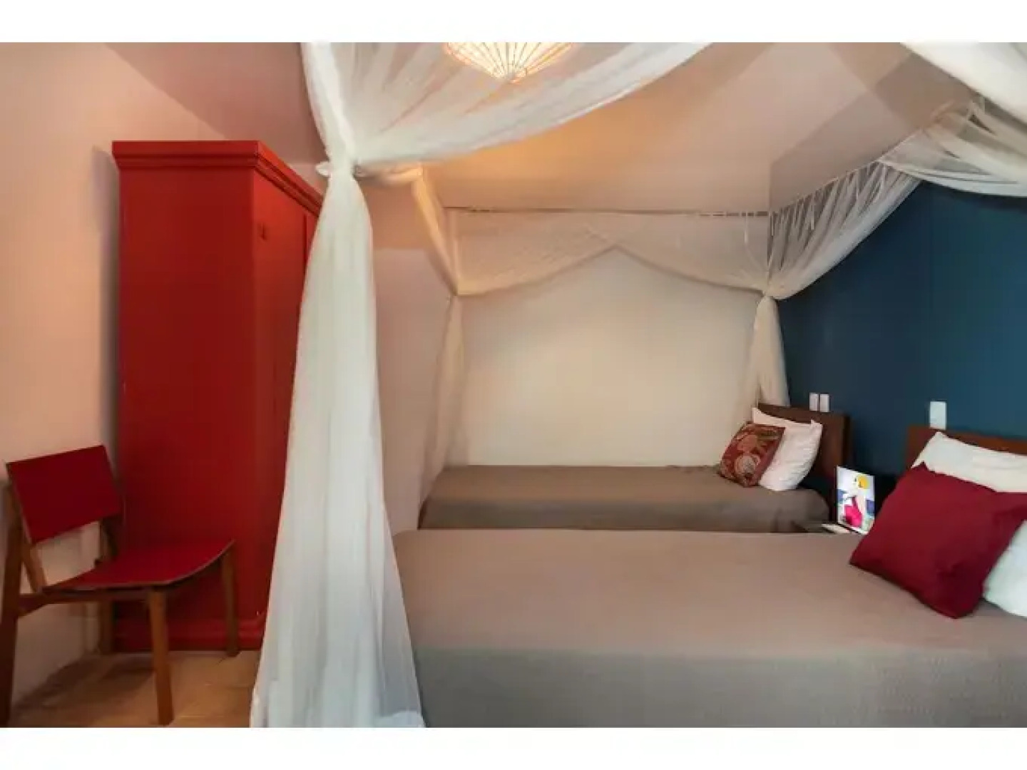 Vila do Outeiro em frente a praça da igreja