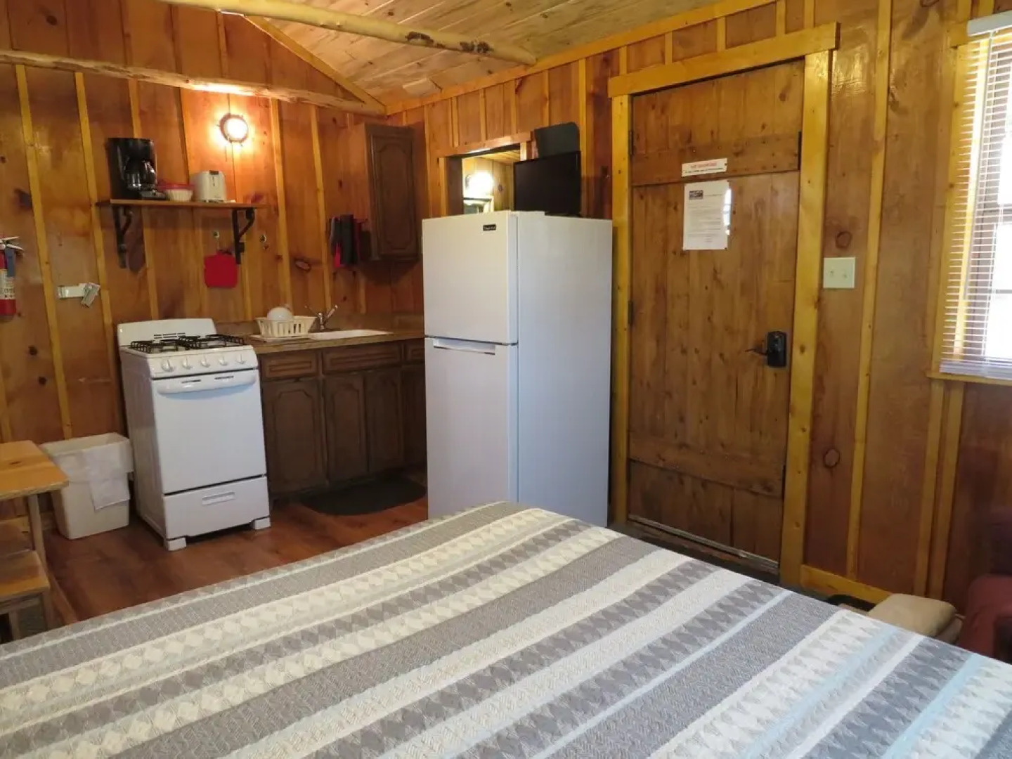 Eagle Nest Cabins & Marina