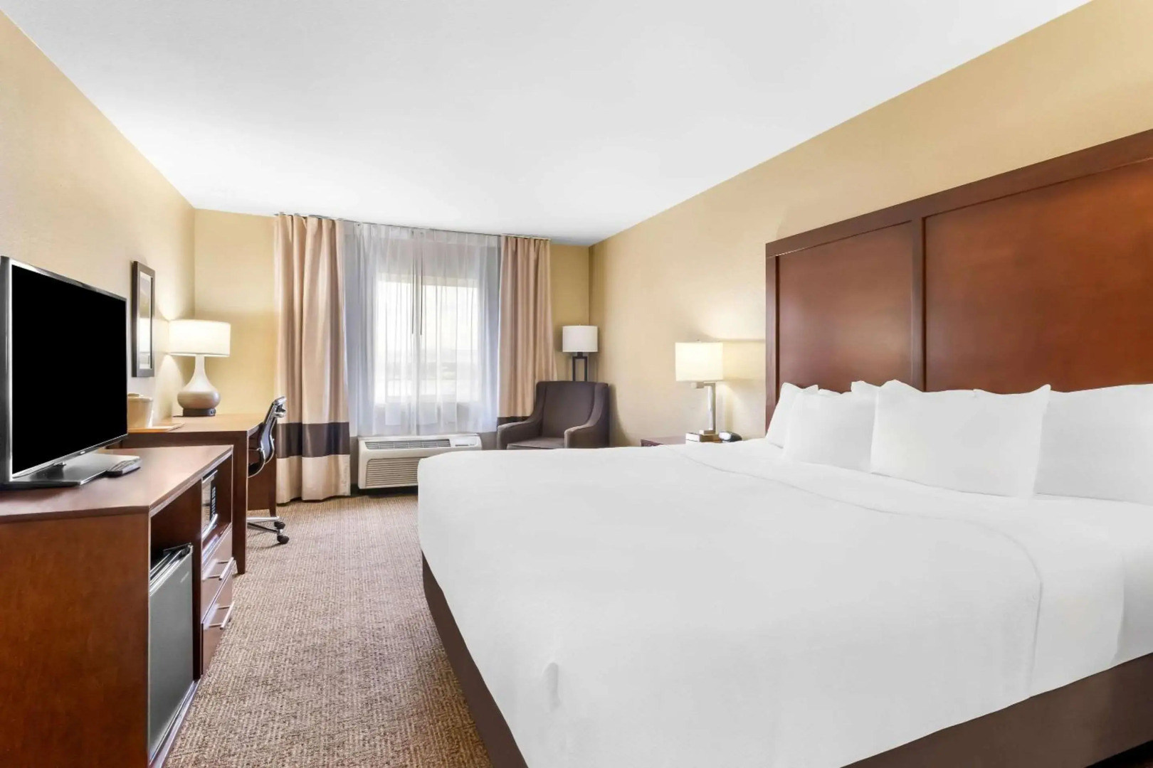 Comfort Inn & Suites Near University of Wyoming